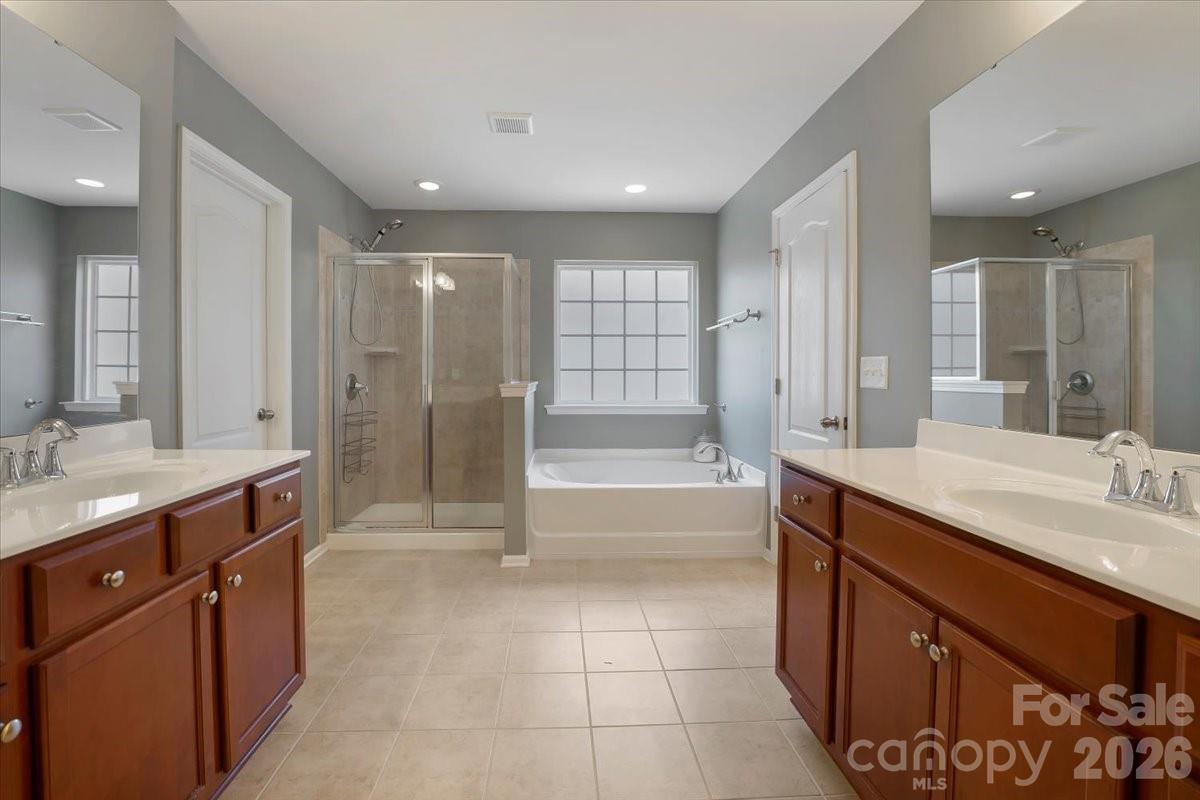 9718 Loughlin Lane — Charlotte