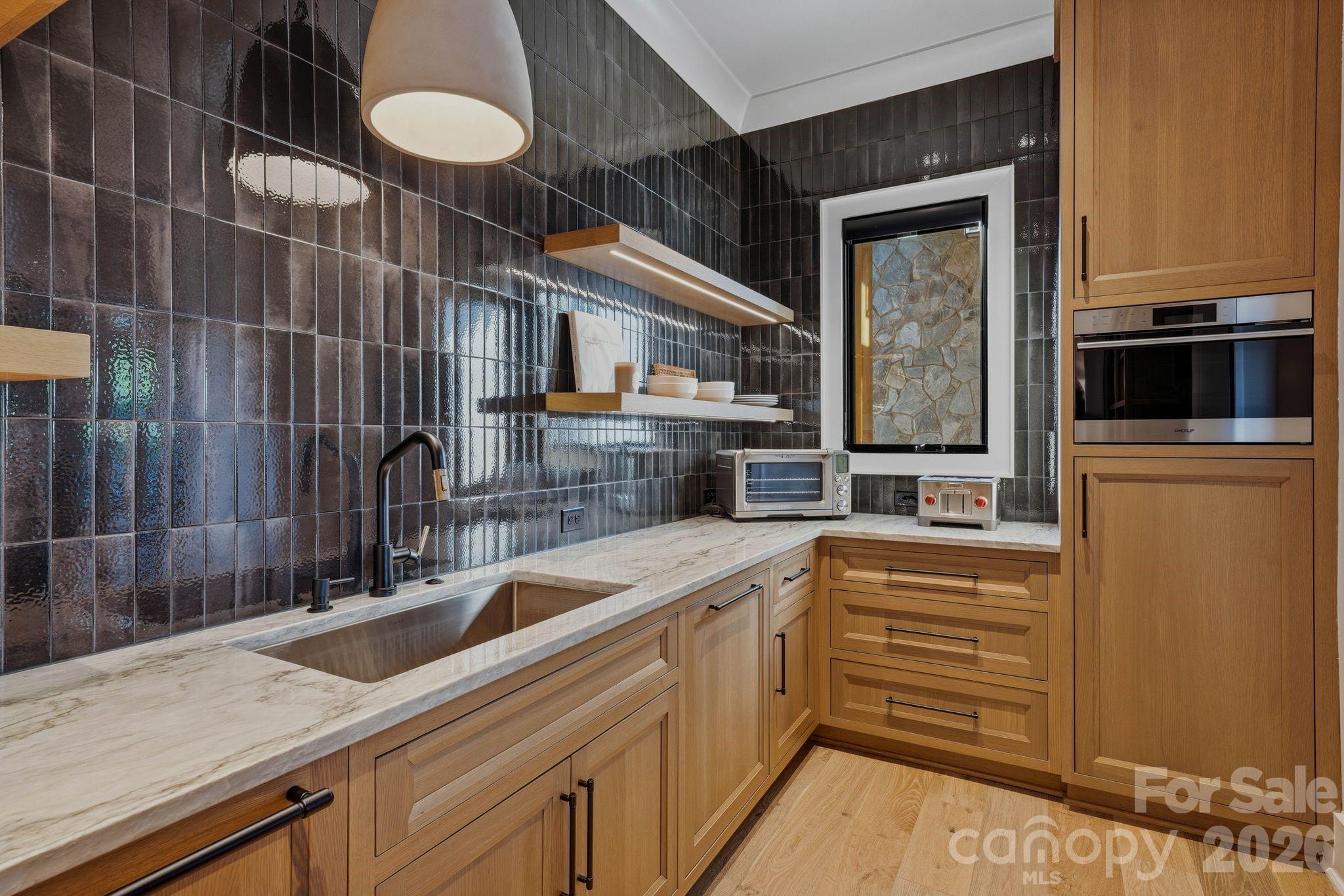 5915 Kiowa Road — Clover