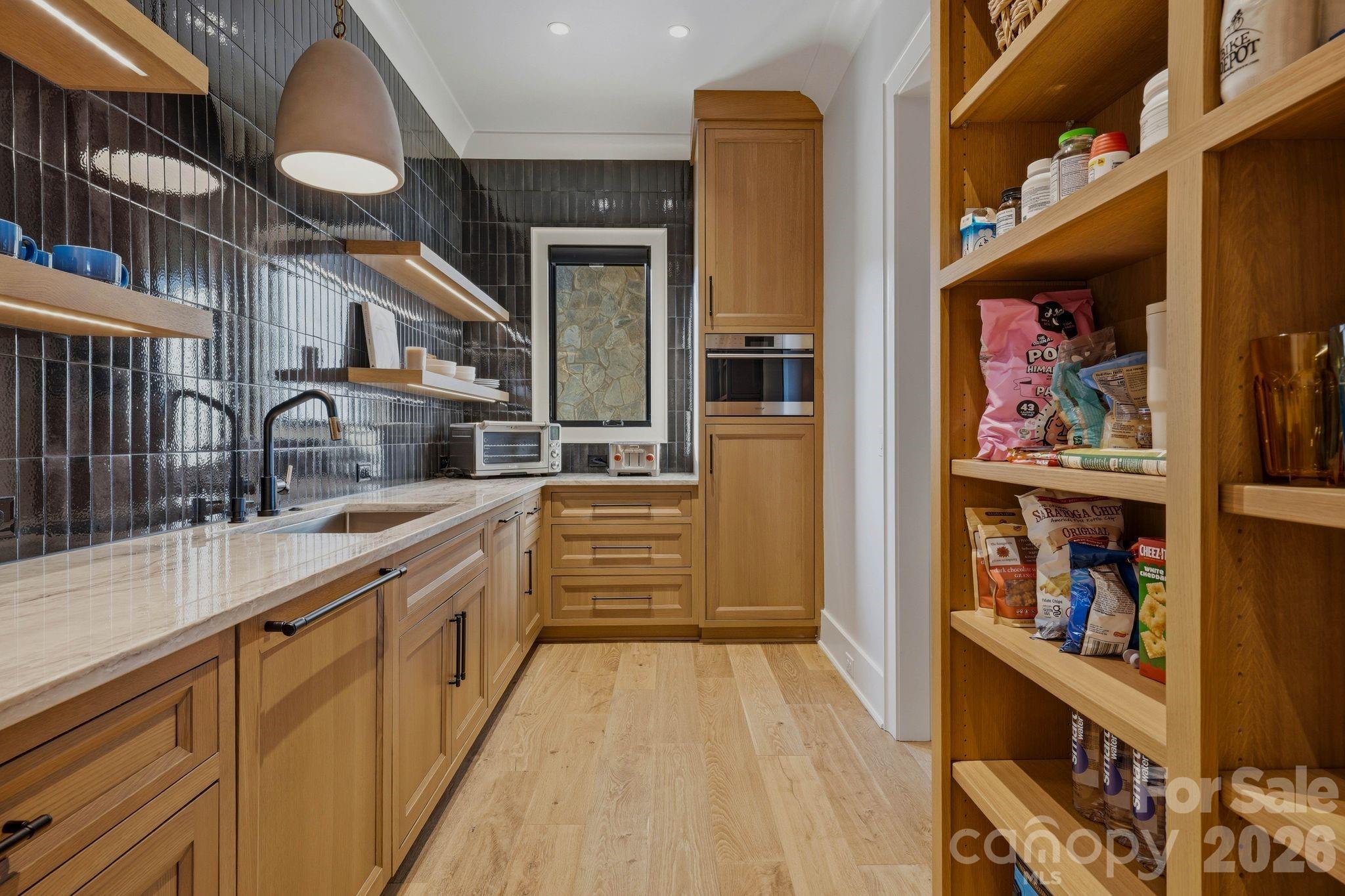 5915 Kiowa Road — Clover