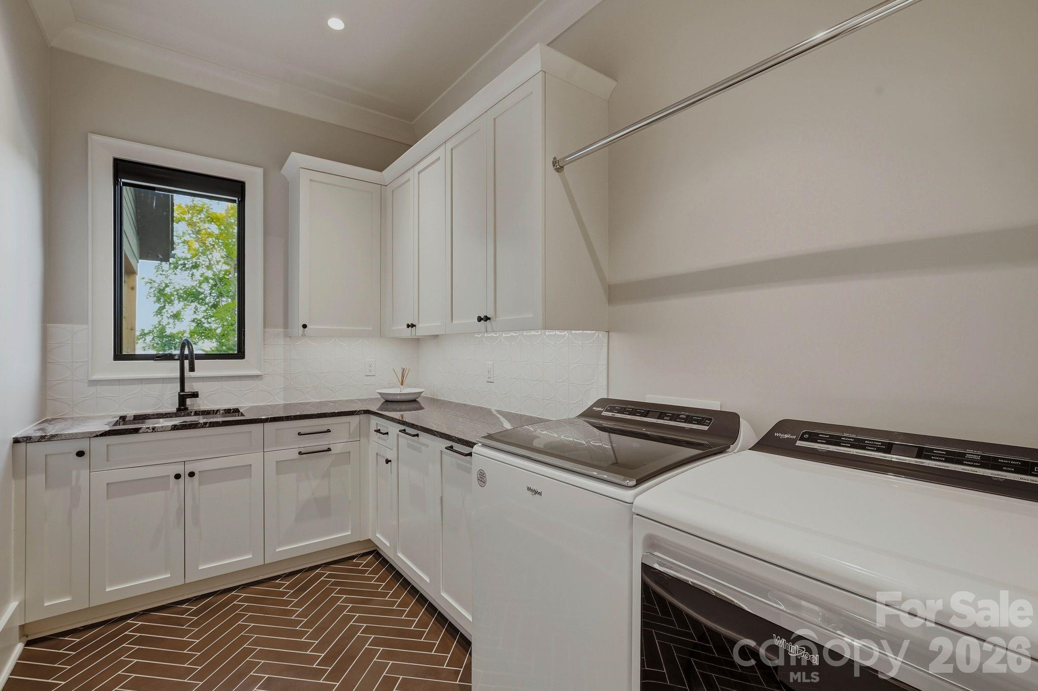 5915 Kiowa Road — Clover