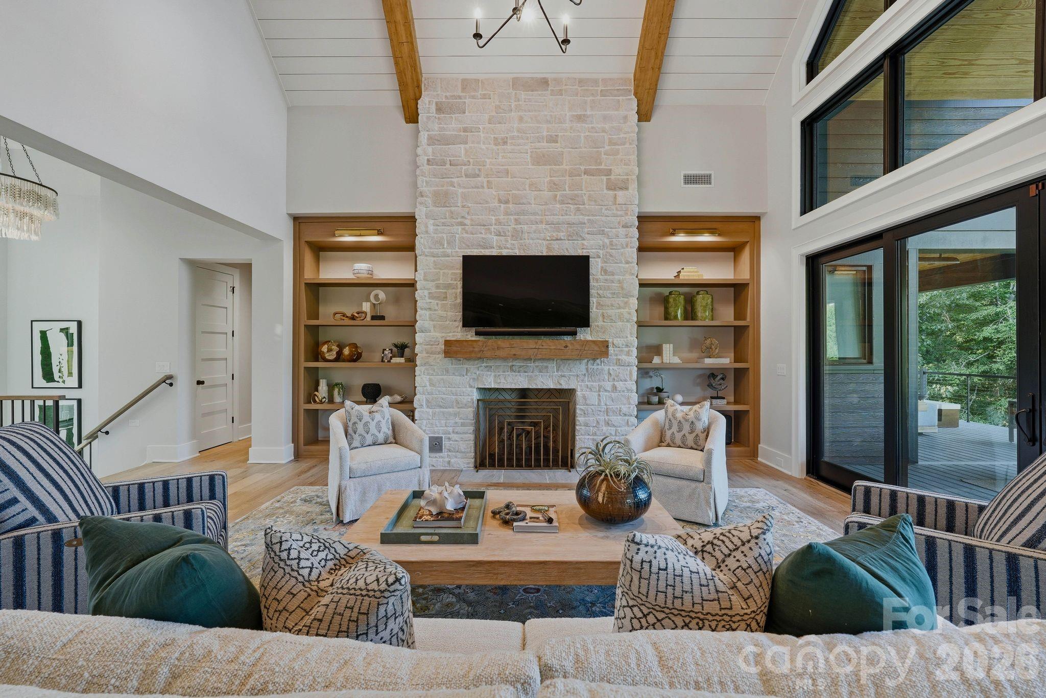 5915 Kiowa Road — Clover