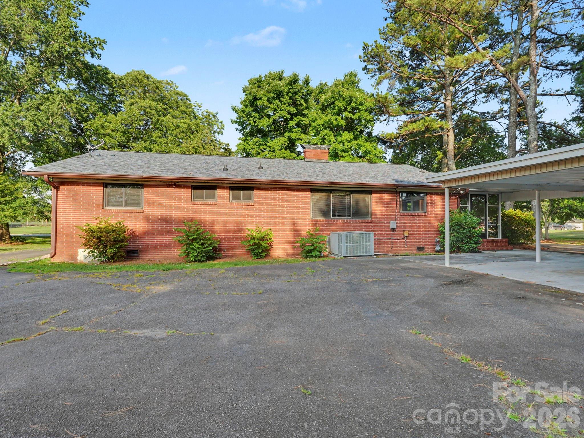 1006 S Main Street — Landis
