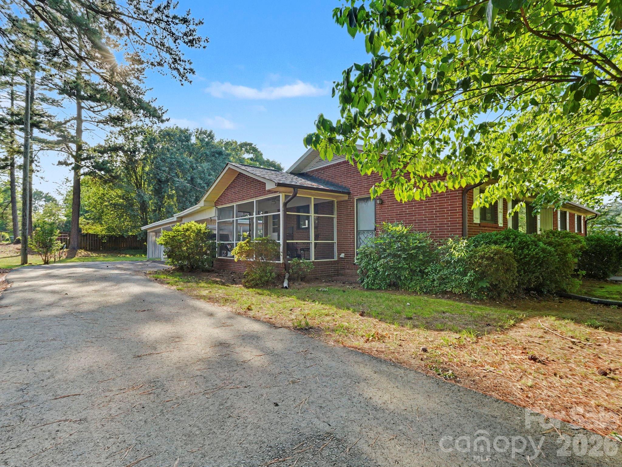 1006 S Main Street — Landis