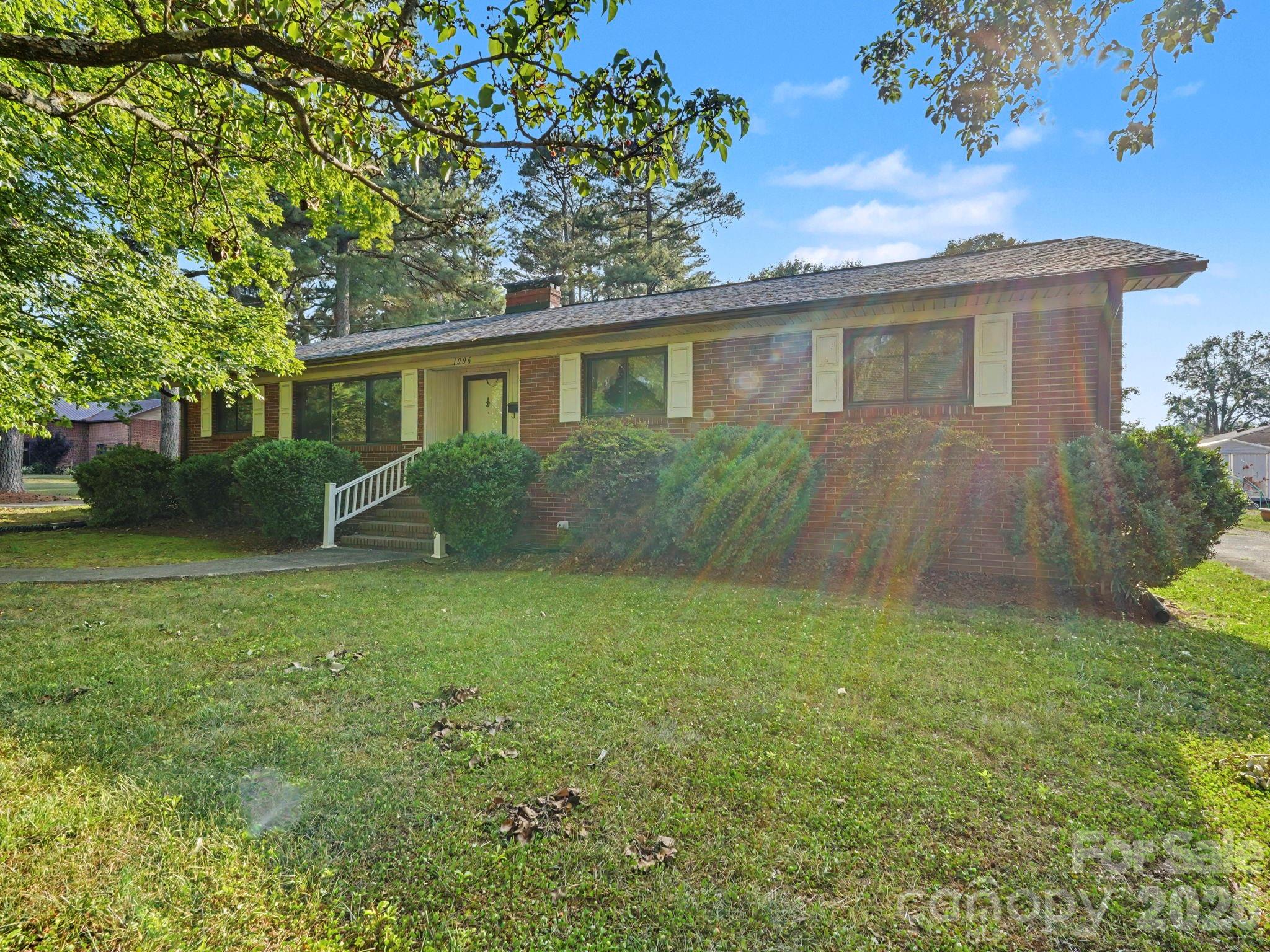 1006 S Main Street — Landis