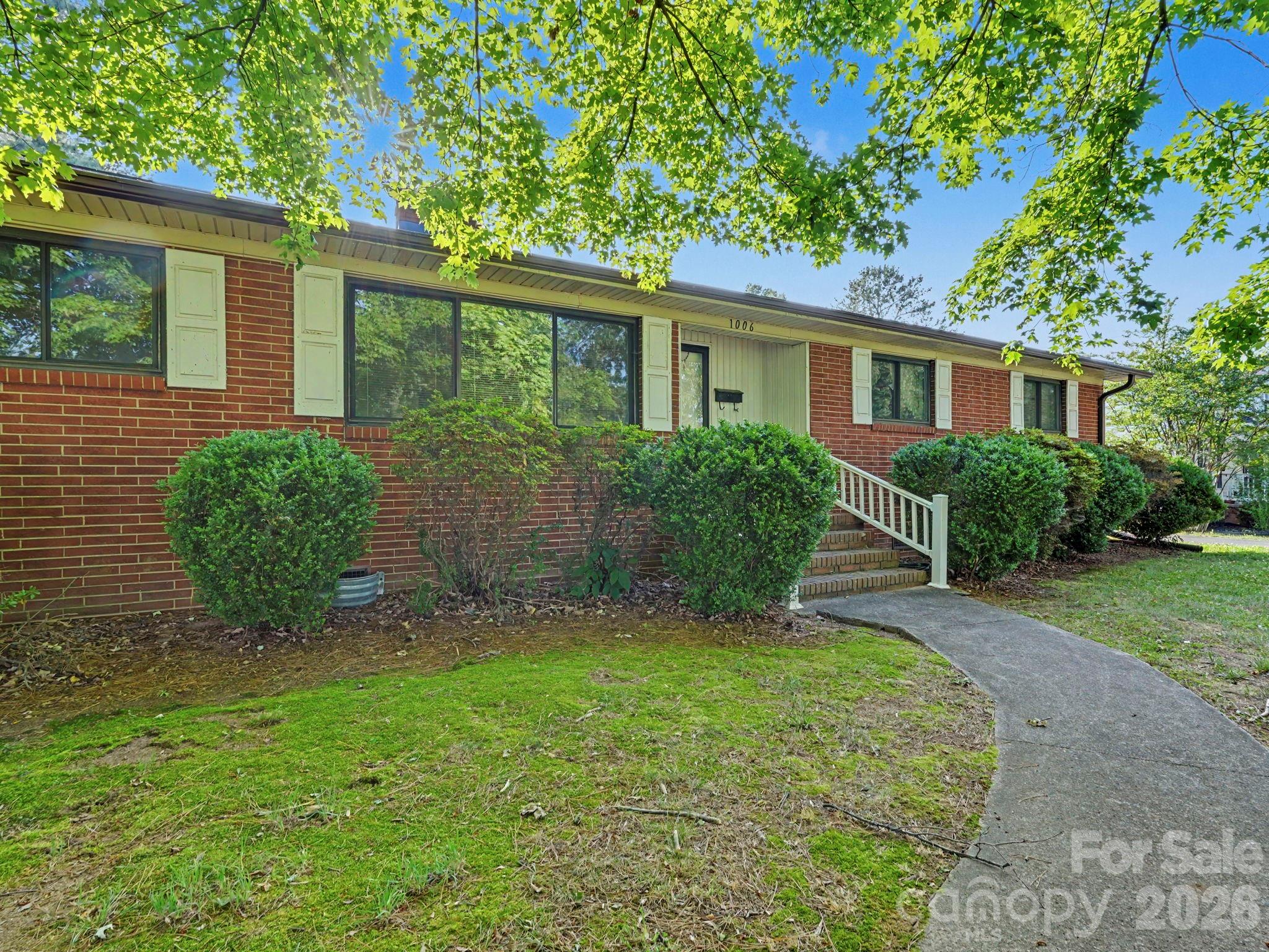 1006 S Main Street — Landis