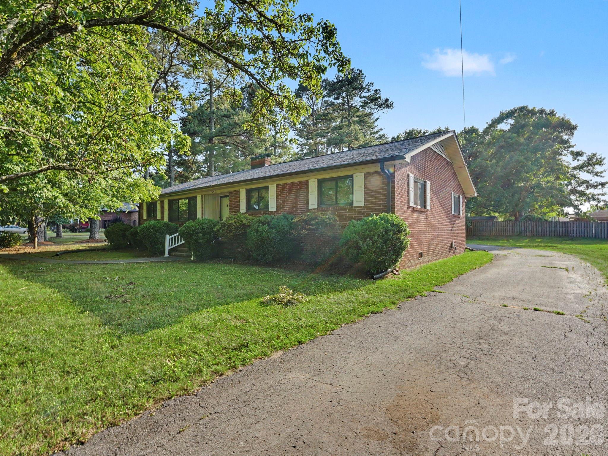 1006 S Main Street — Landis