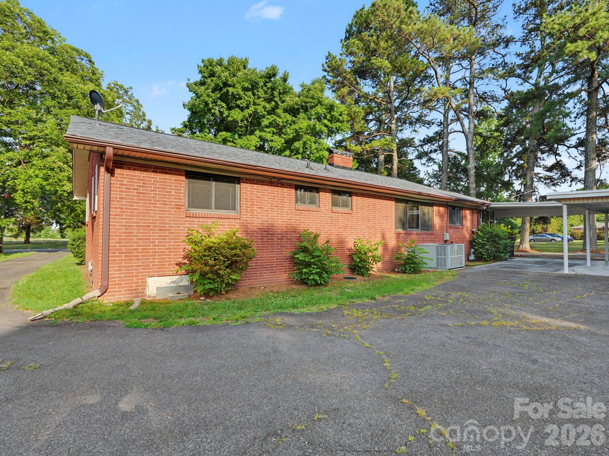 1006 S Main Street — Landis