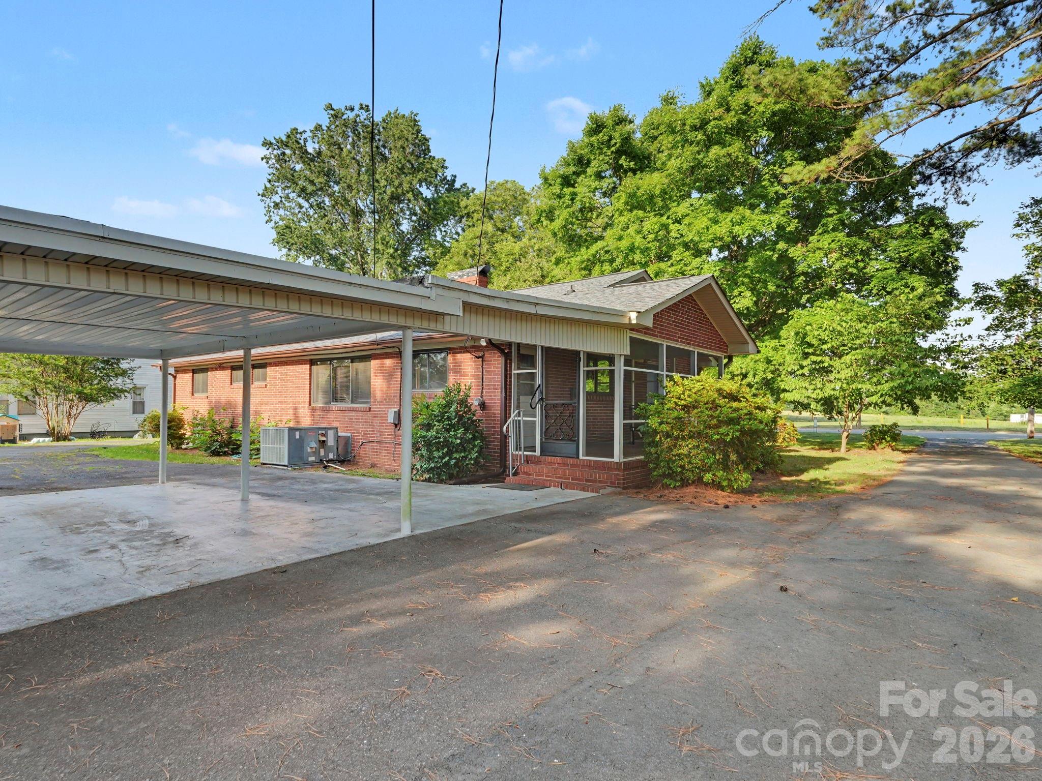 1006 S Main Street — Landis