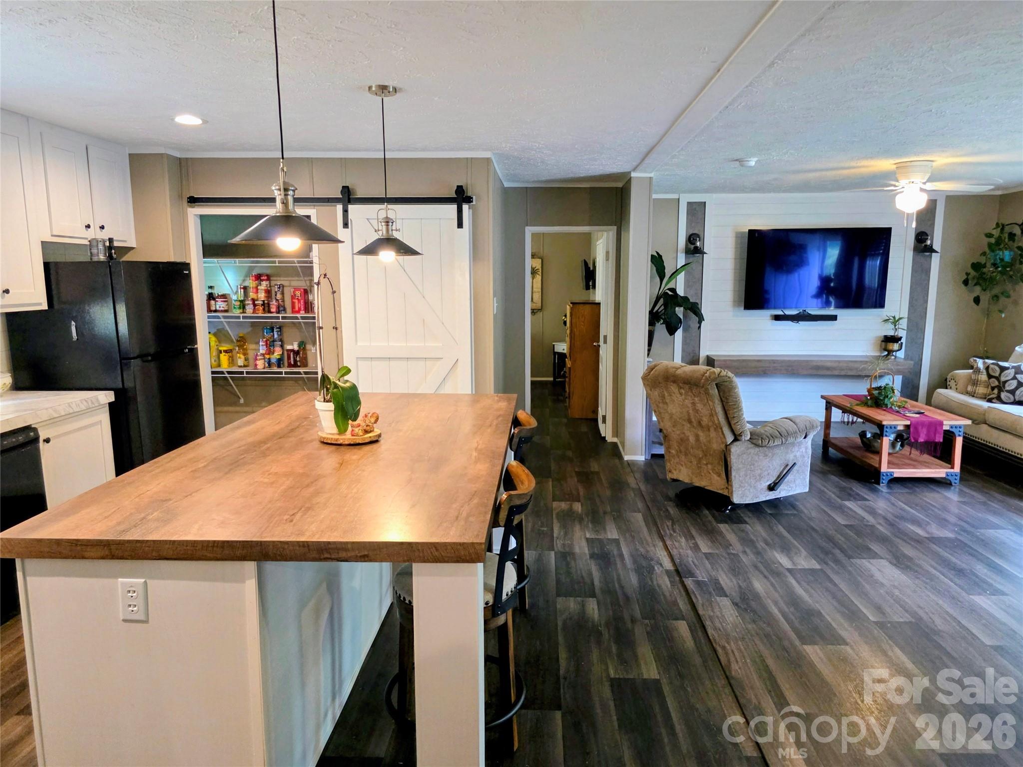30 Evergreen Road — Burnsville