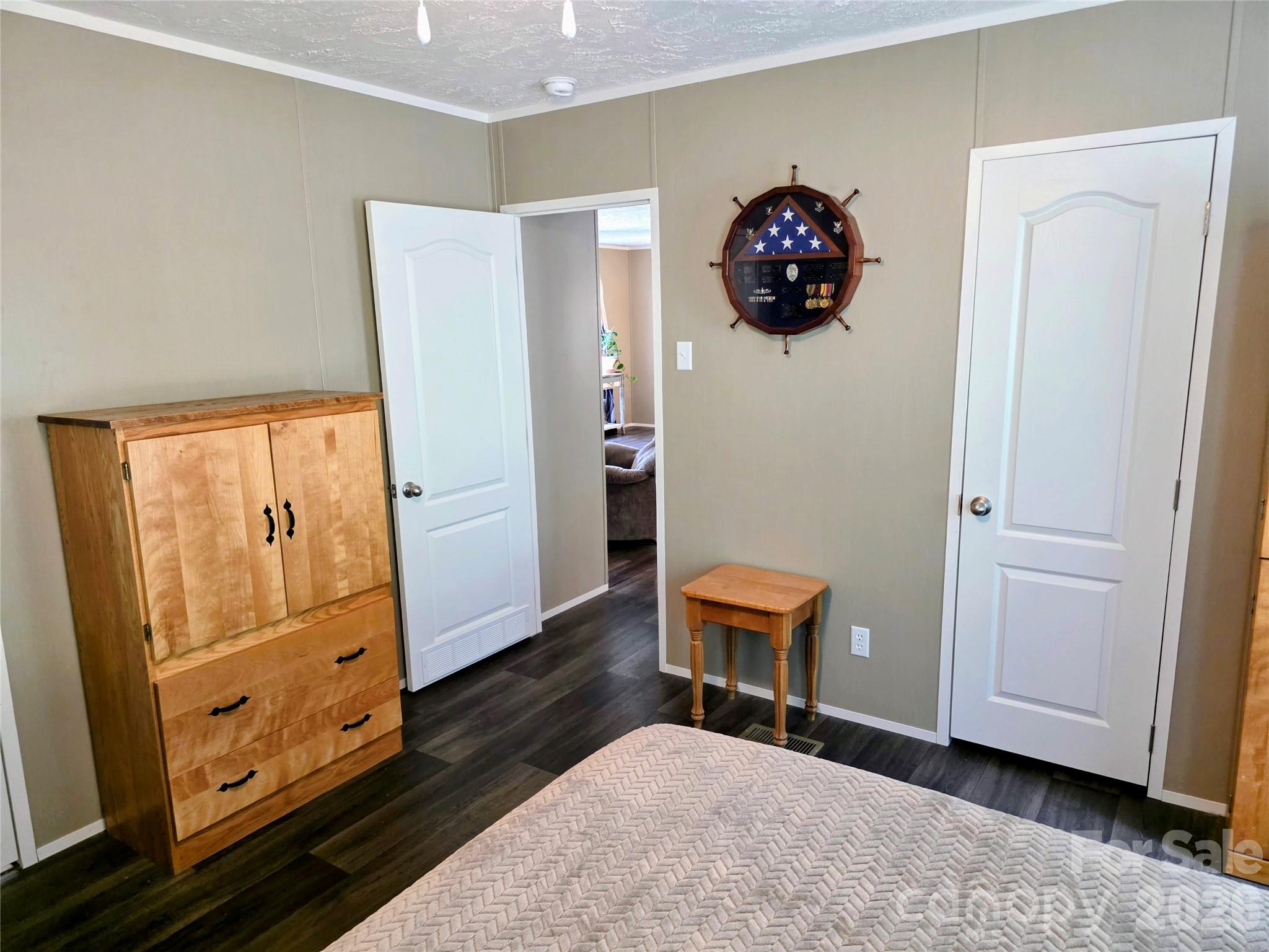30 Evergreen Road — Burnsville