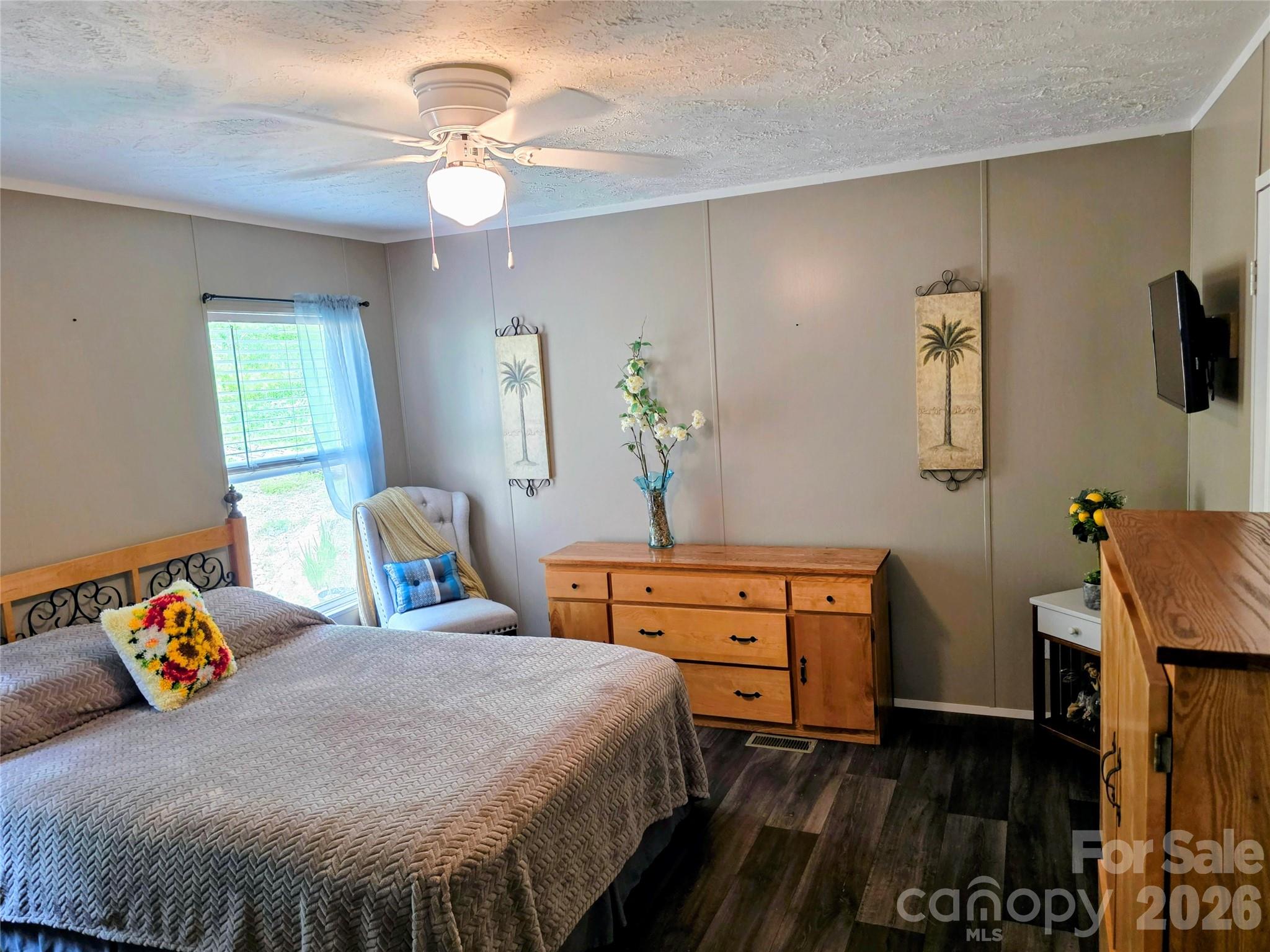 30 Evergreen Road — Burnsville