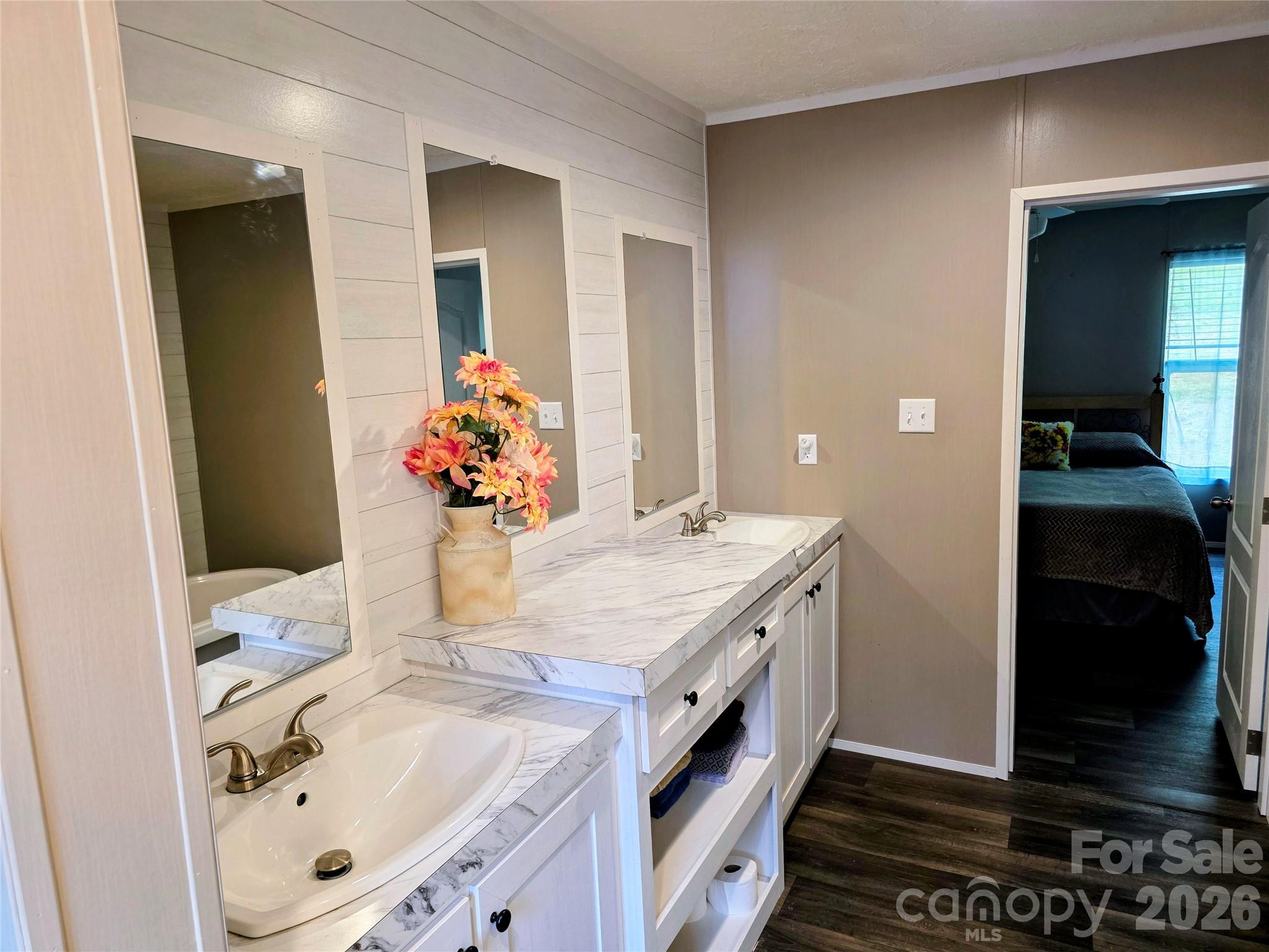 30 Evergreen Road — Burnsville