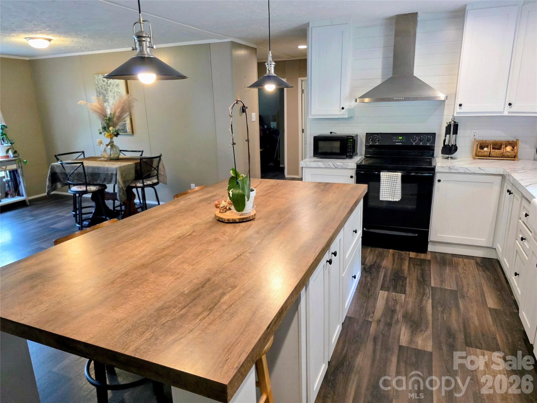 30 Evergreen Road — Burnsville