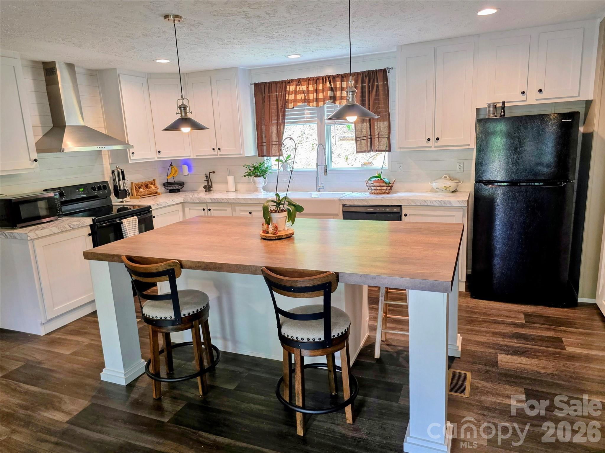 30 Evergreen Road — Burnsville