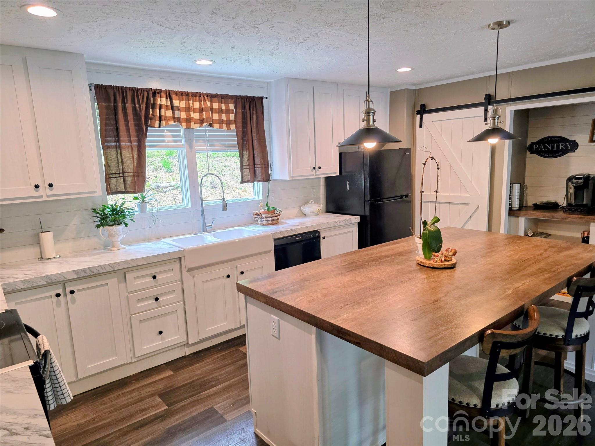 30 Evergreen Road — Burnsville