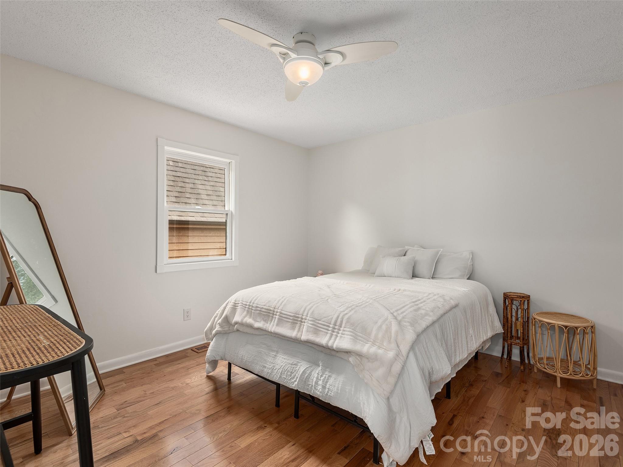 7 Hope Lane — Weaverville