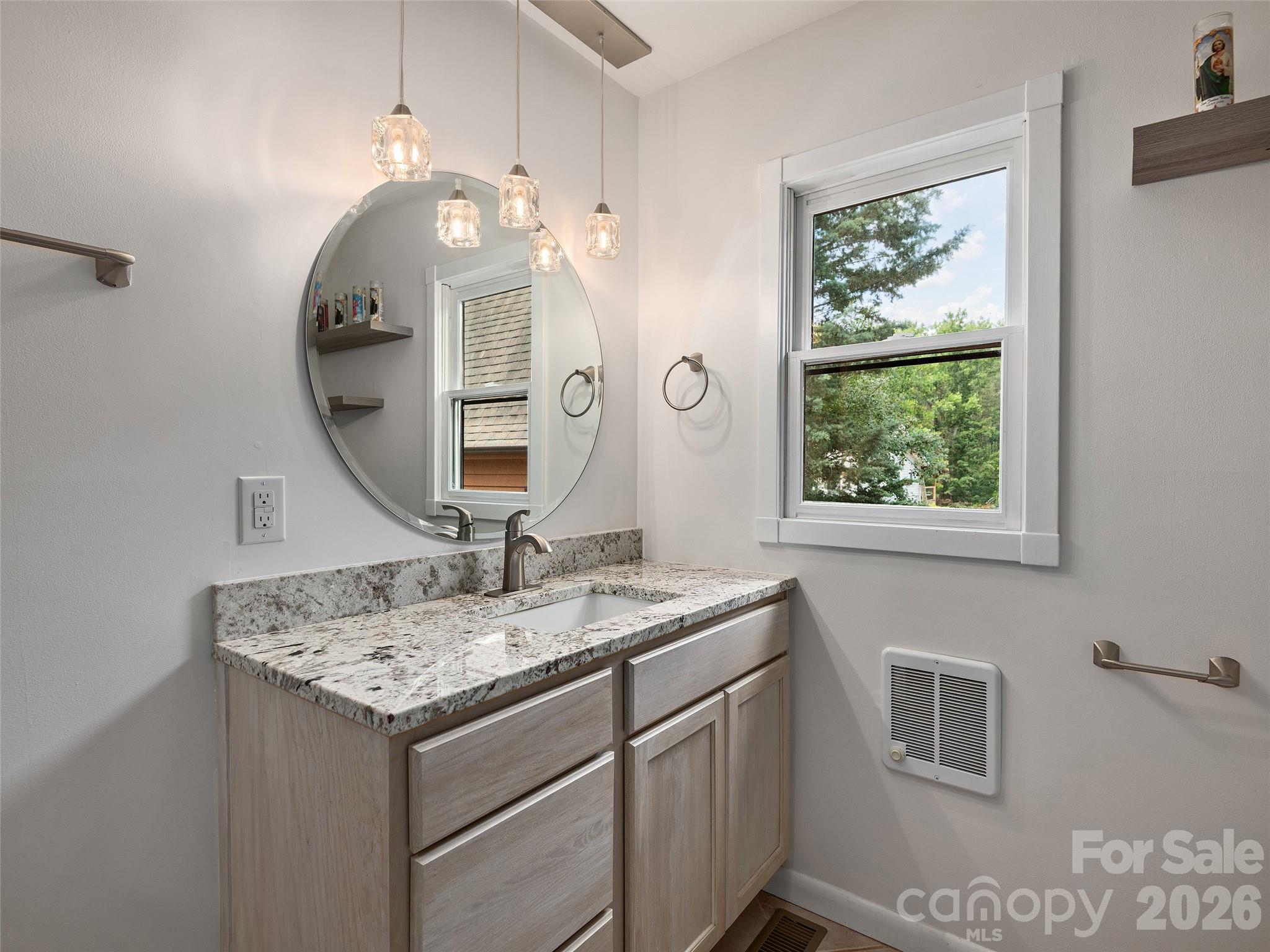 7 Hope Lane — Weaverville