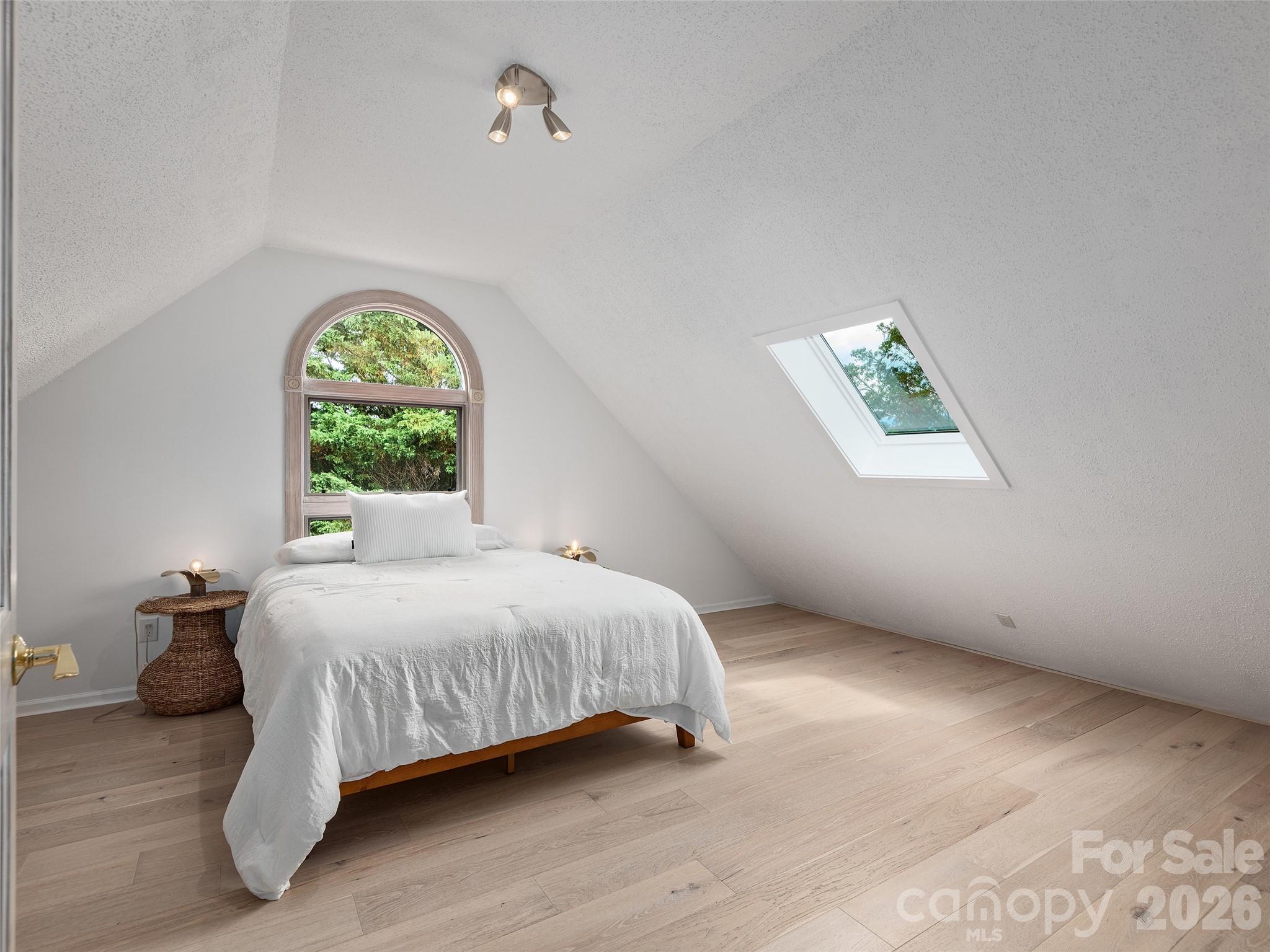 7 Hope Lane — Weaverville