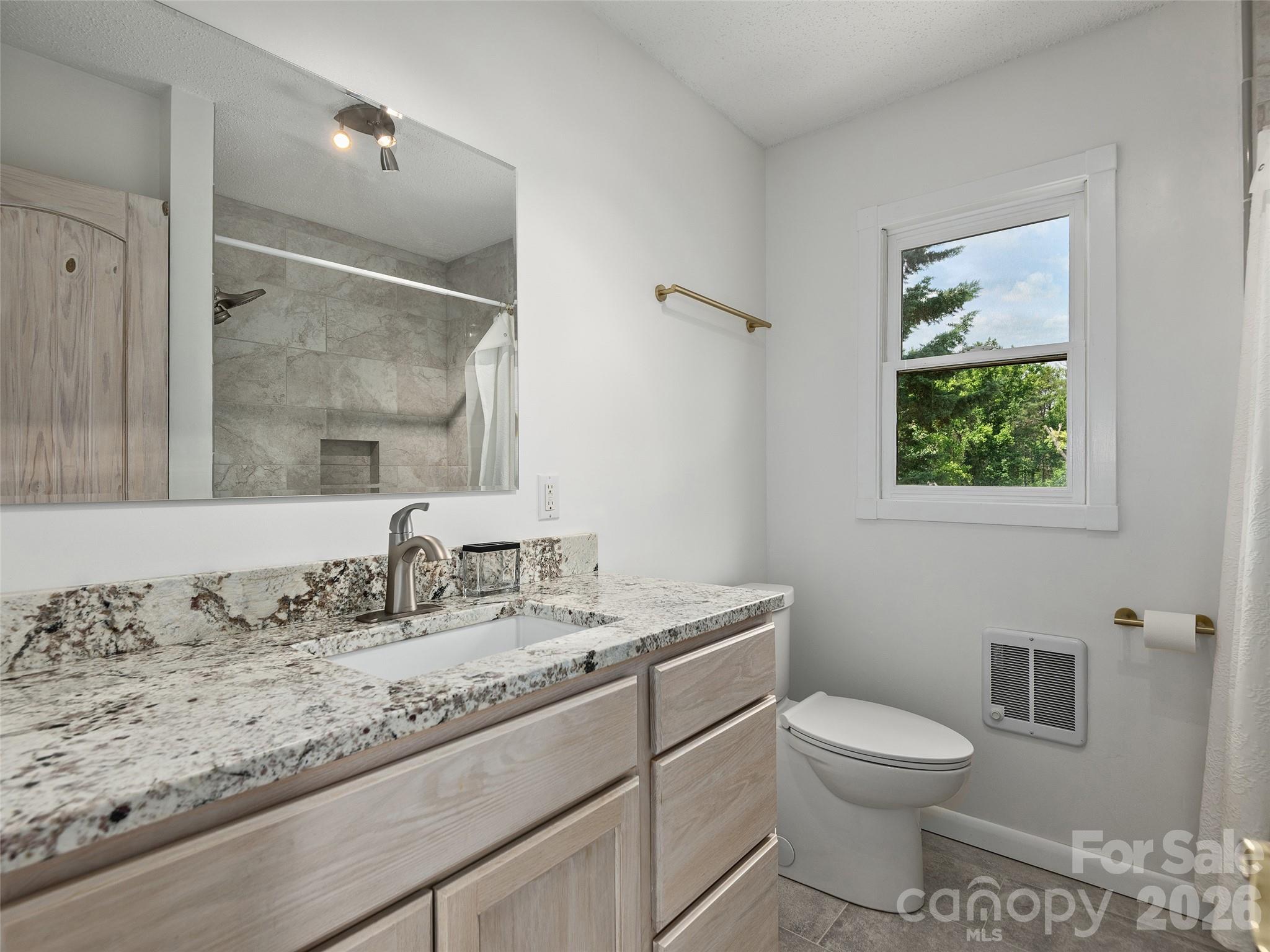 7 Hope Lane — Weaverville