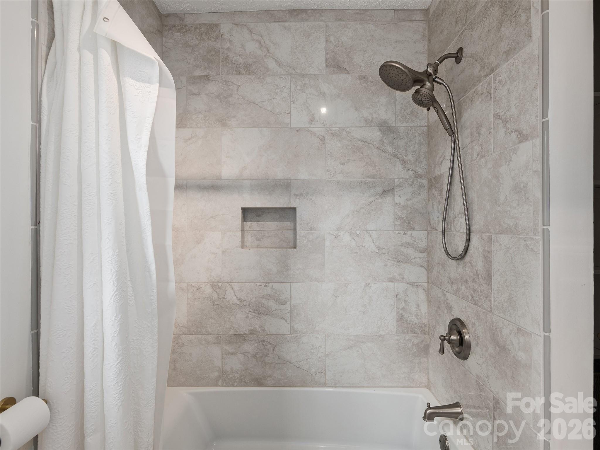 7 Hope Lane — Weaverville