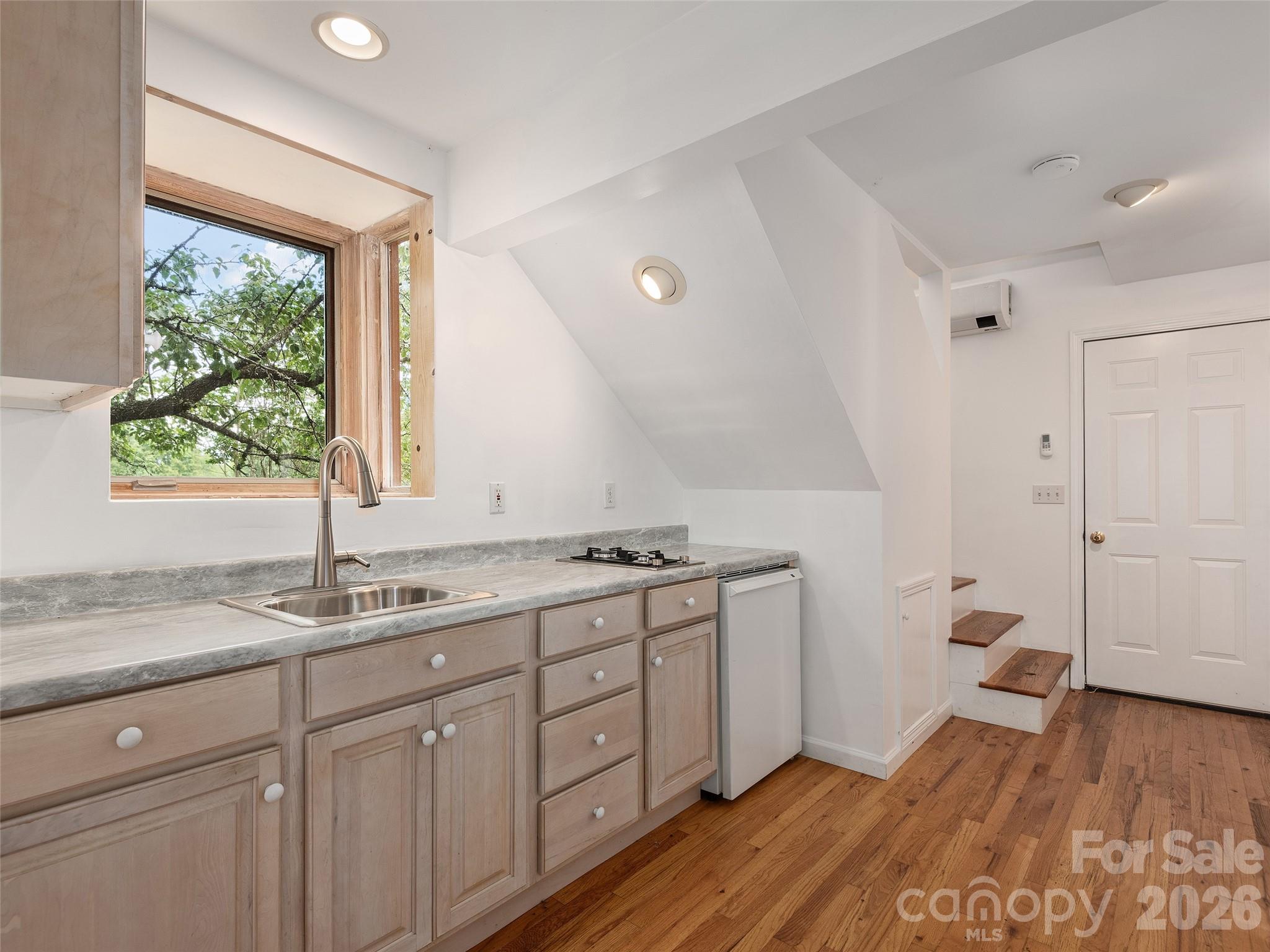 7 Hope Lane — Weaverville
