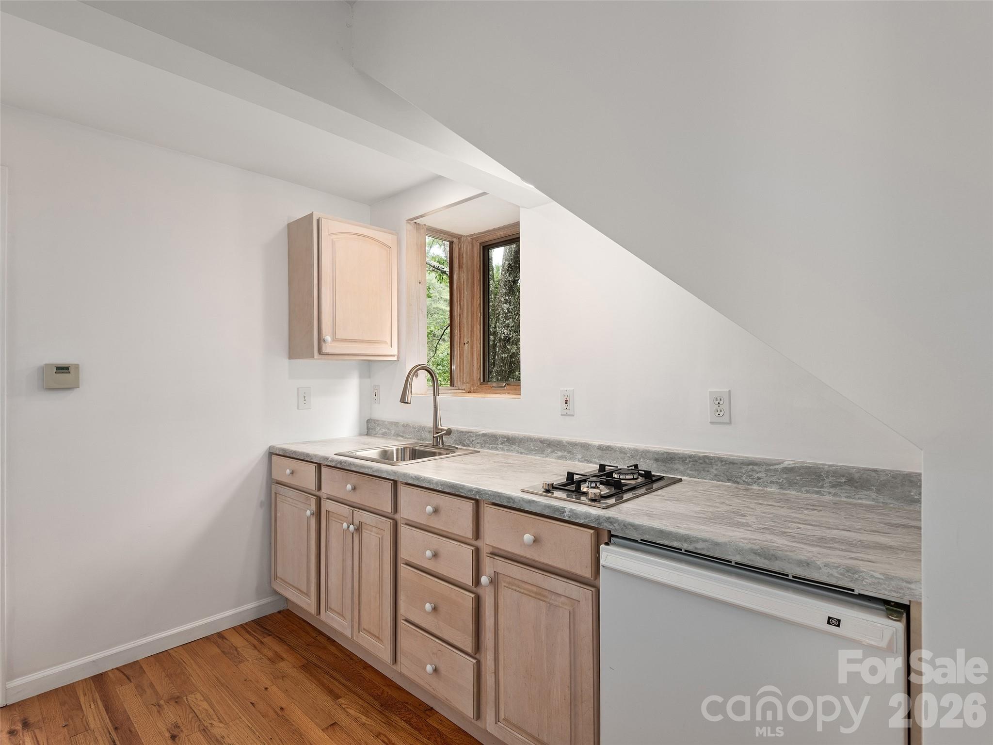 7 Hope Lane — Weaverville