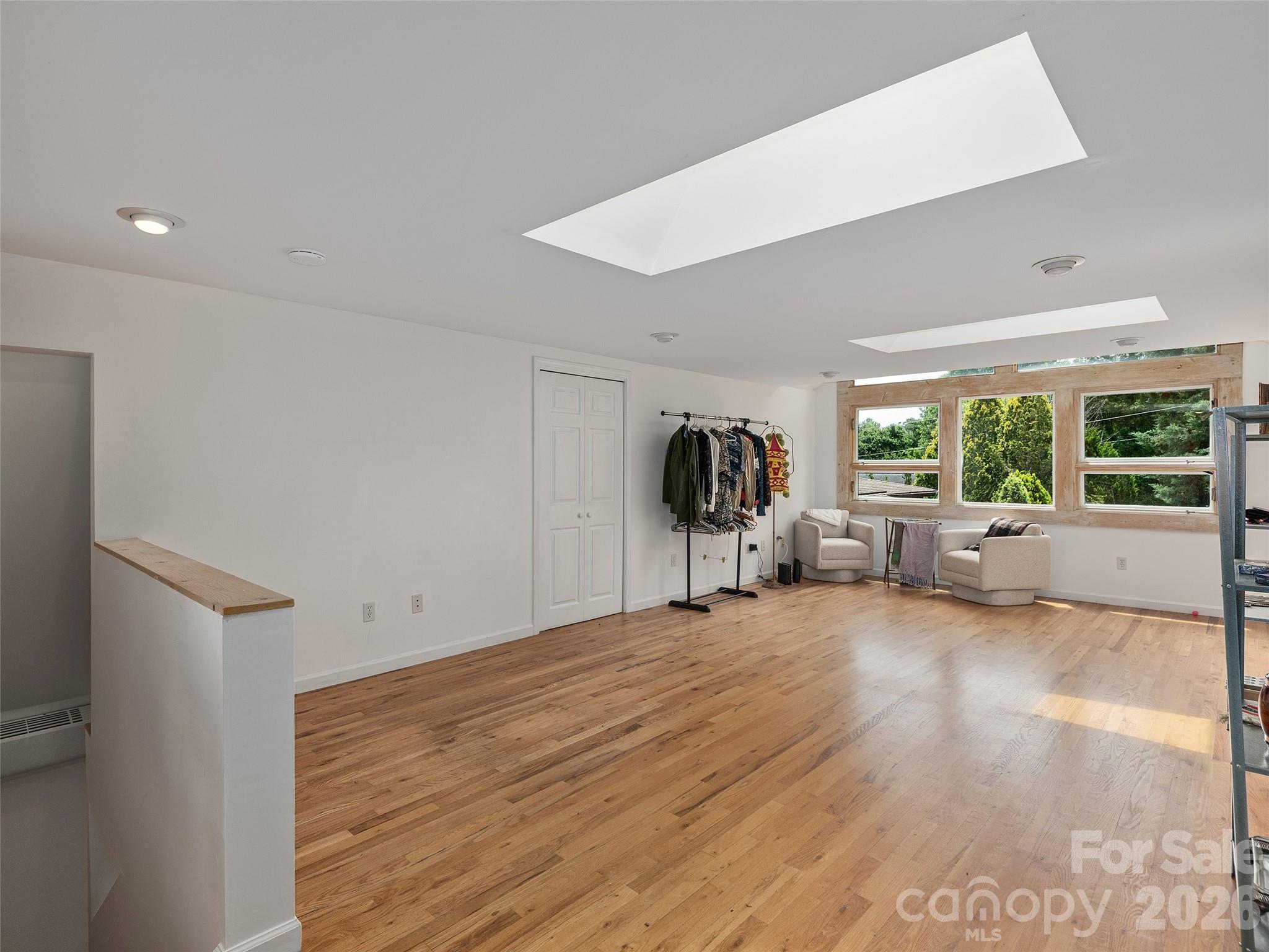 7 Hope Lane — Weaverville
