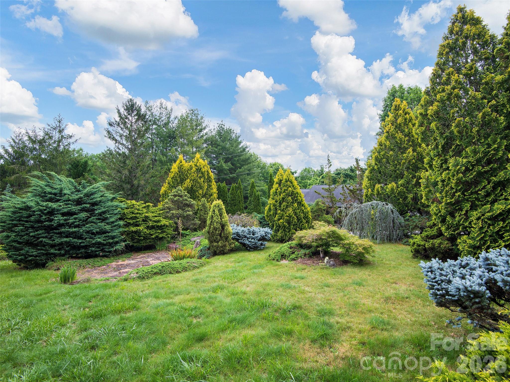 7 Hope Lane — Weaverville