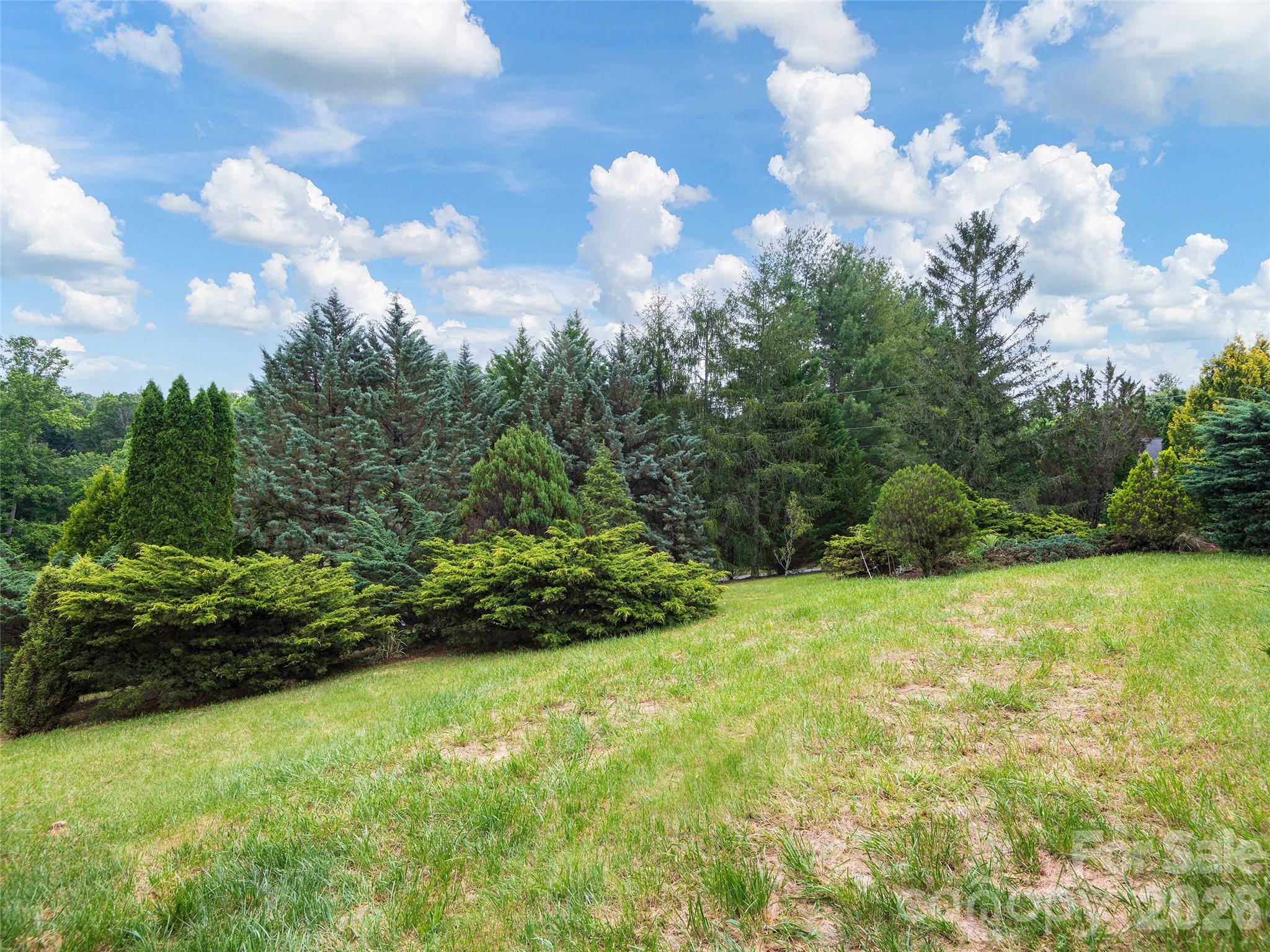 7 Hope Lane — Weaverville