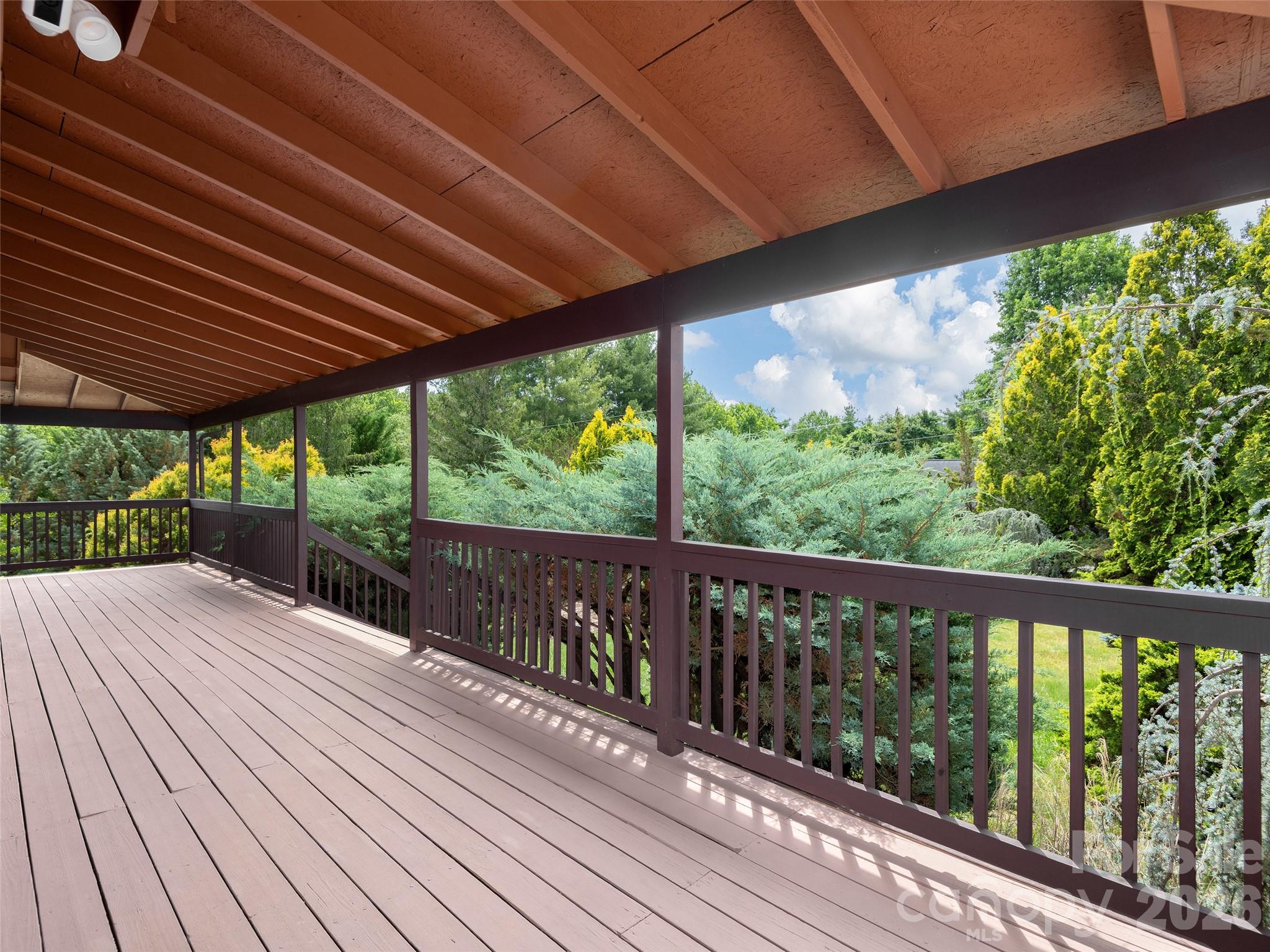 7 Hope Lane — Weaverville