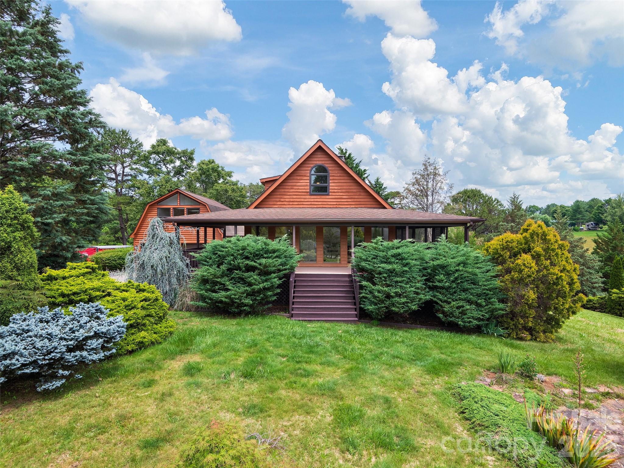 7 Hope Lane — Weaverville
