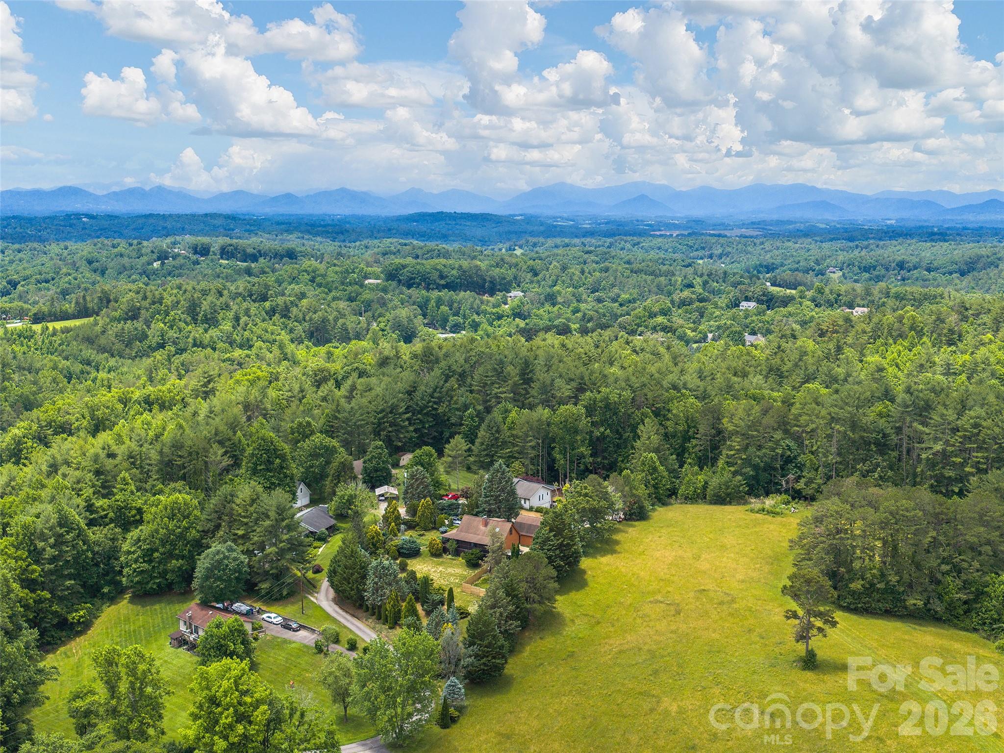 7 Hope Lane — Weaverville