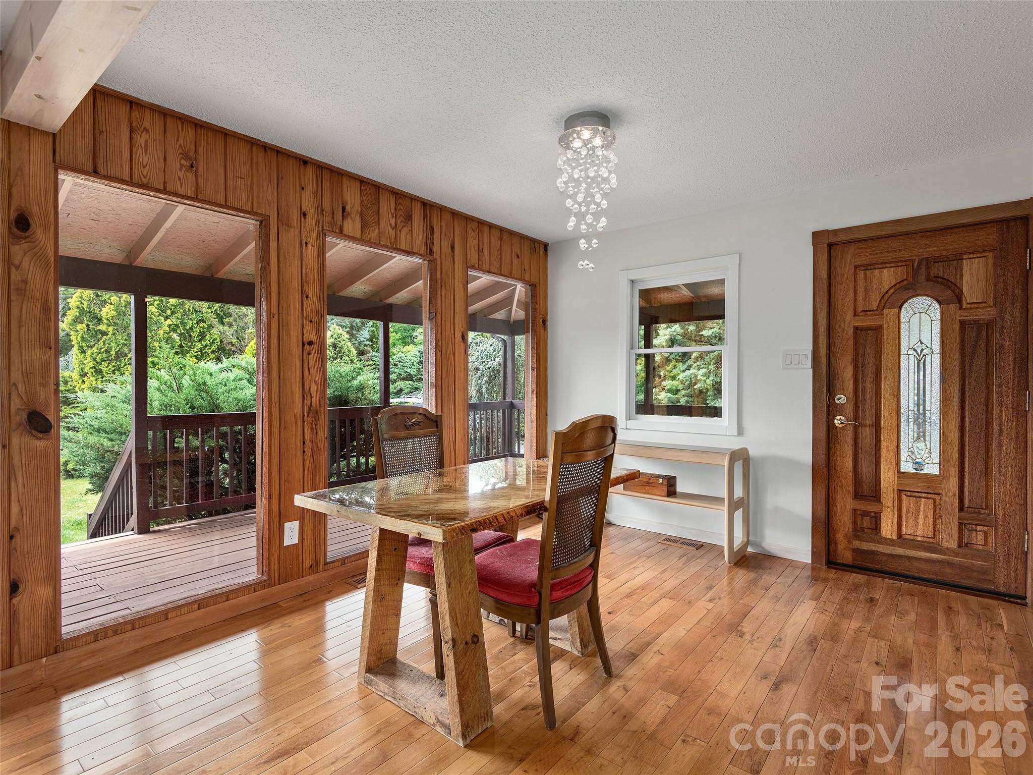 7 Hope Lane — Weaverville