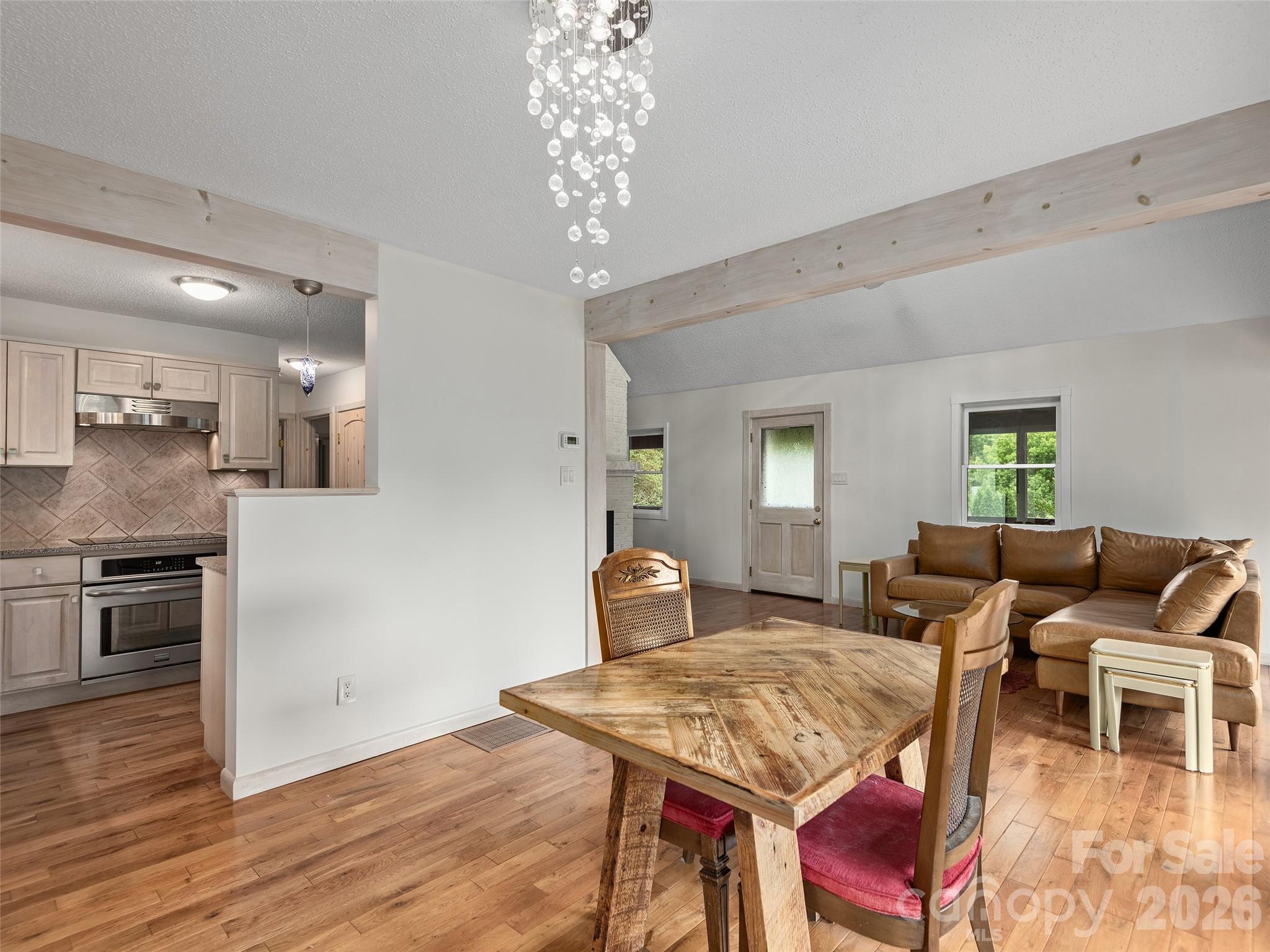 7 Hope Lane — Weaverville