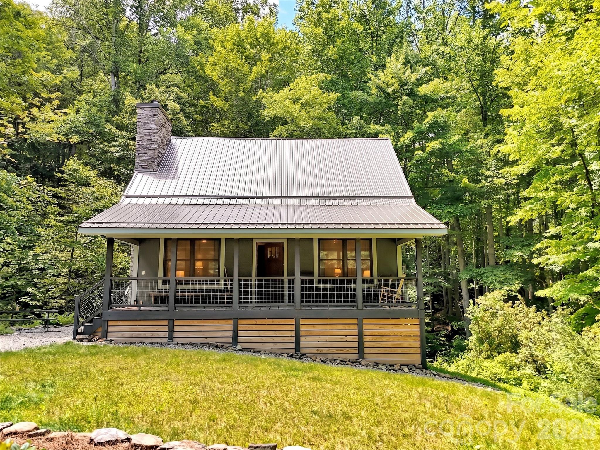 85 Lady Slipper Trail — Hot Springs