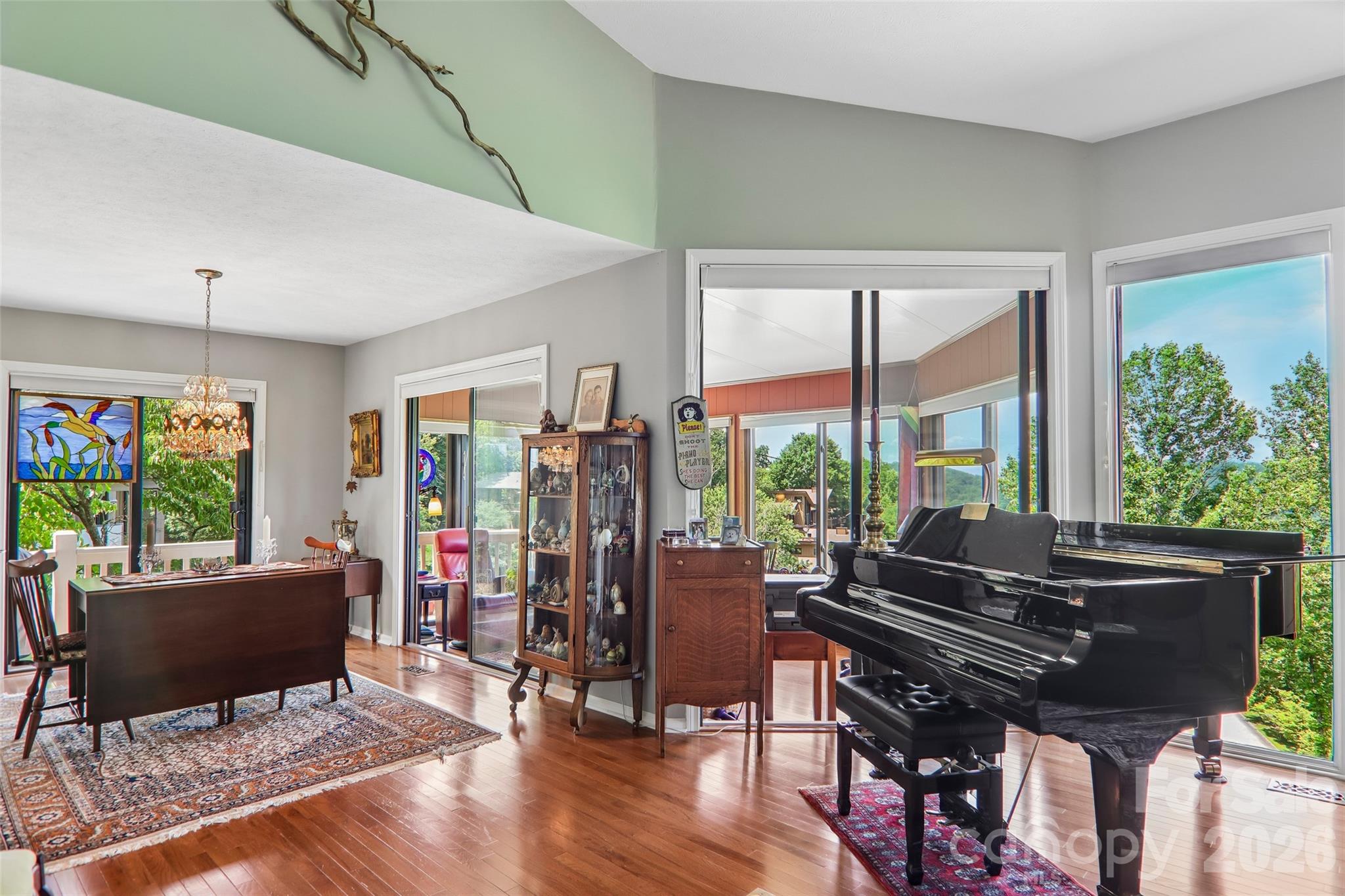 138 Woodbridge Drive — Laurel Park