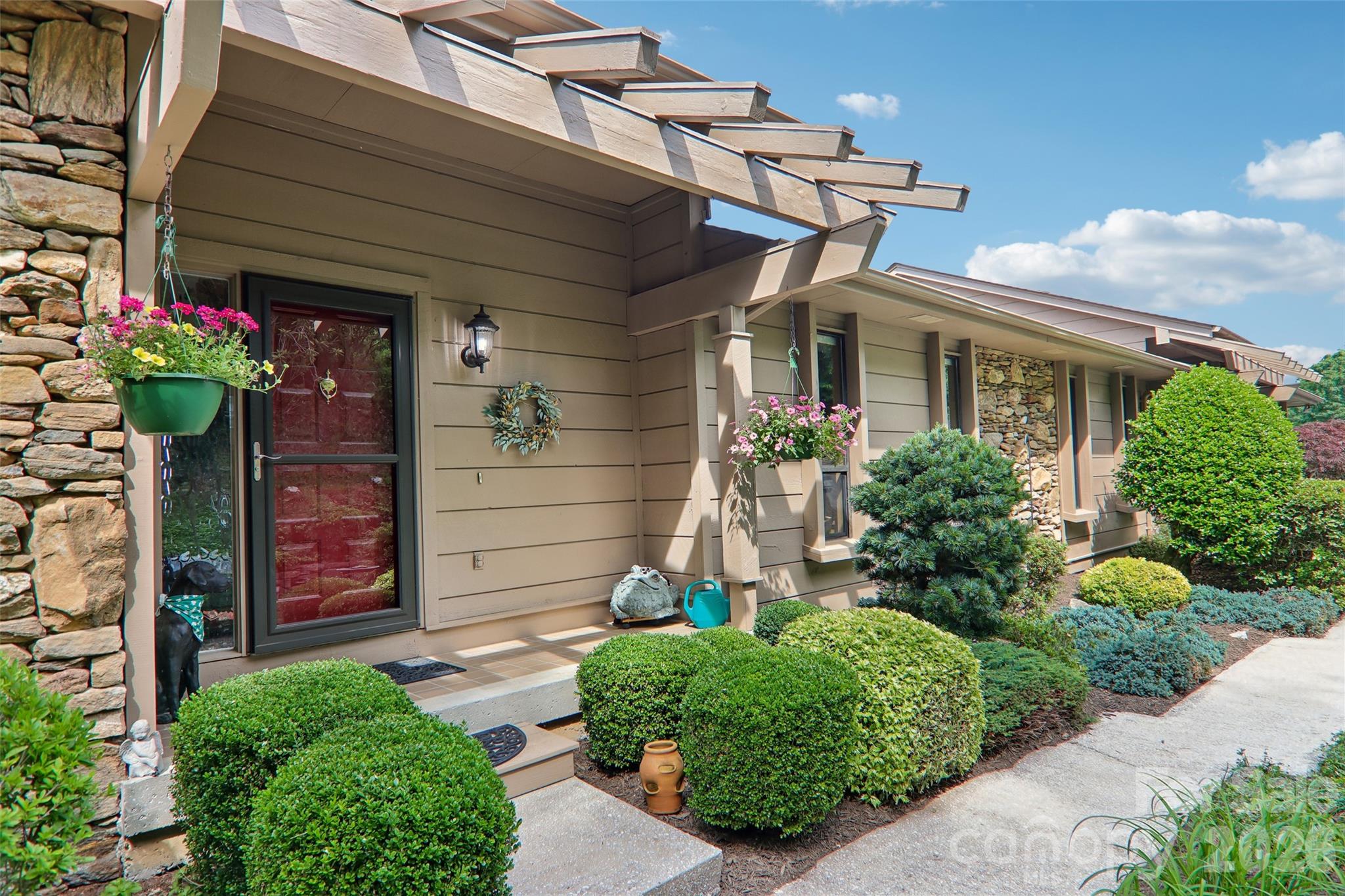 138 Woodbridge Drive — Laurel Park