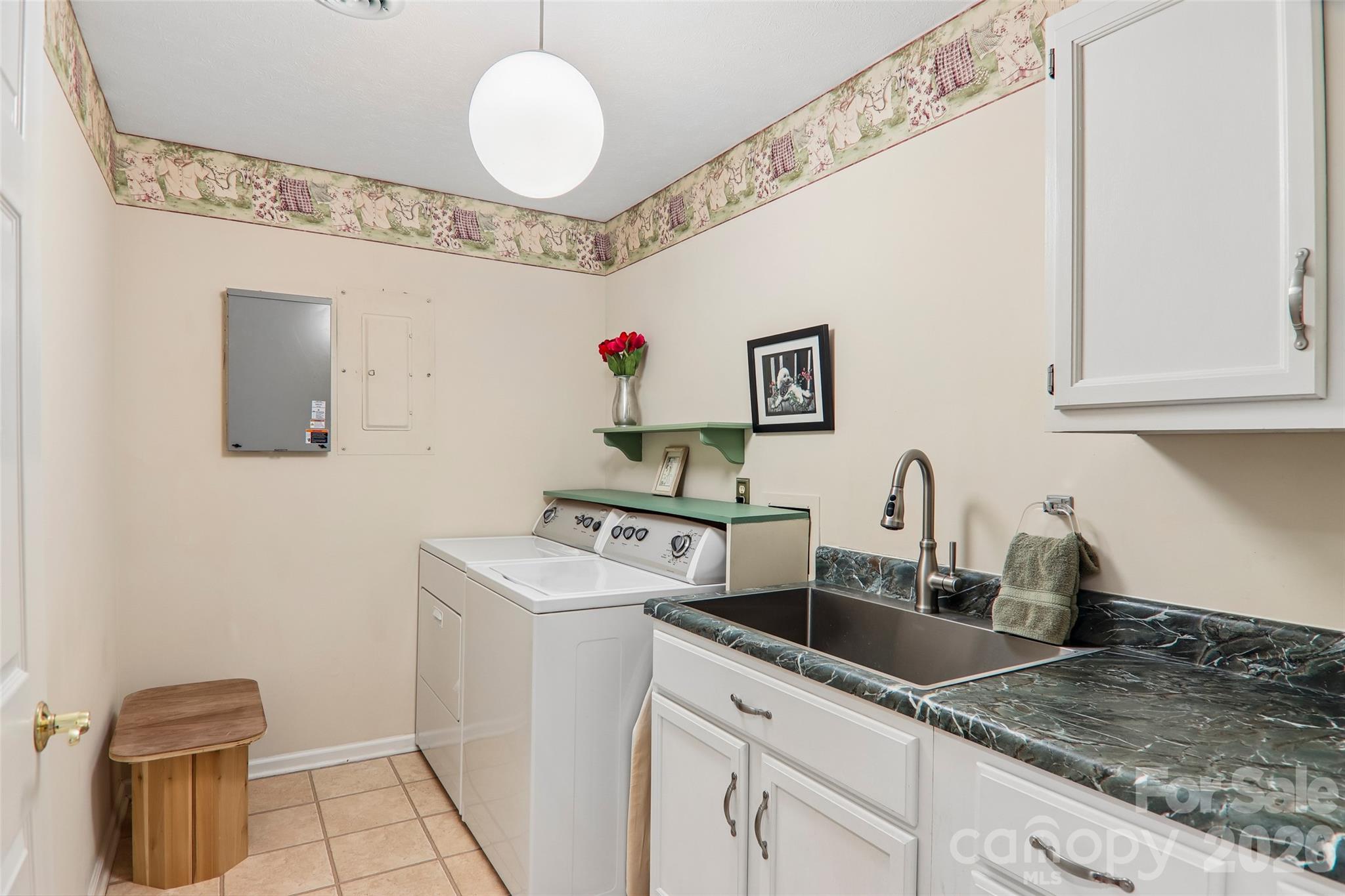 138 Woodbridge Drive — Laurel Park