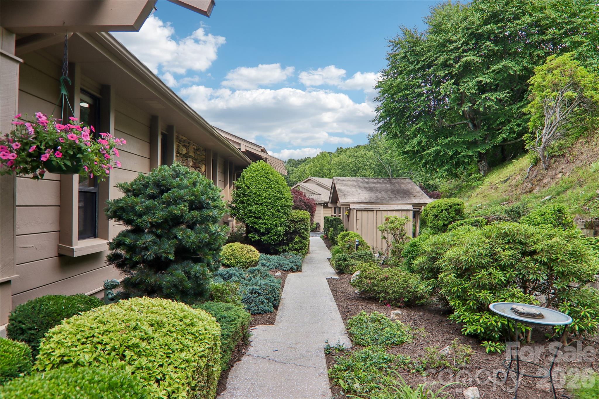 138 Woodbridge Drive — Laurel Park