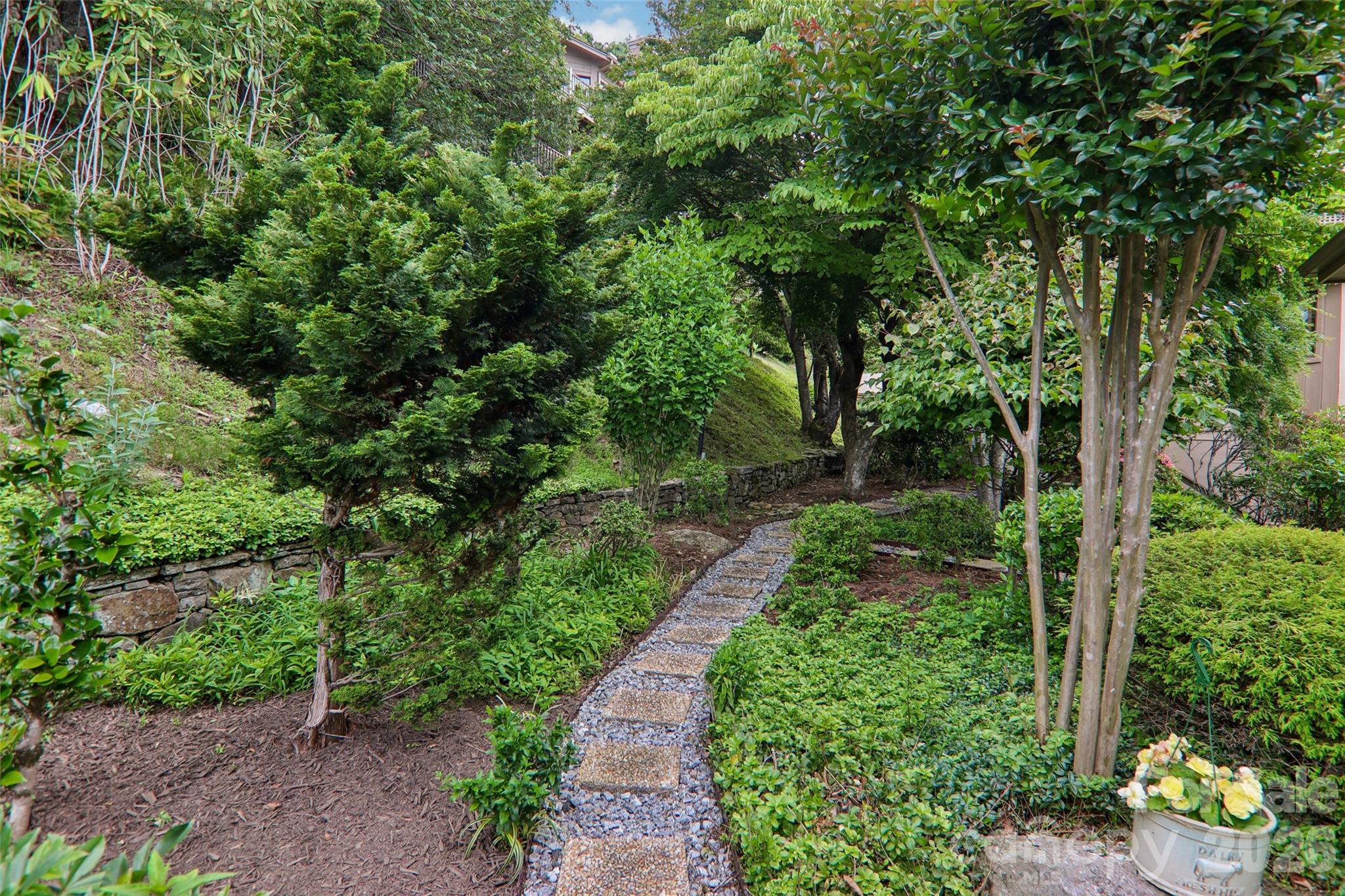 138 Woodbridge Drive — Laurel Park