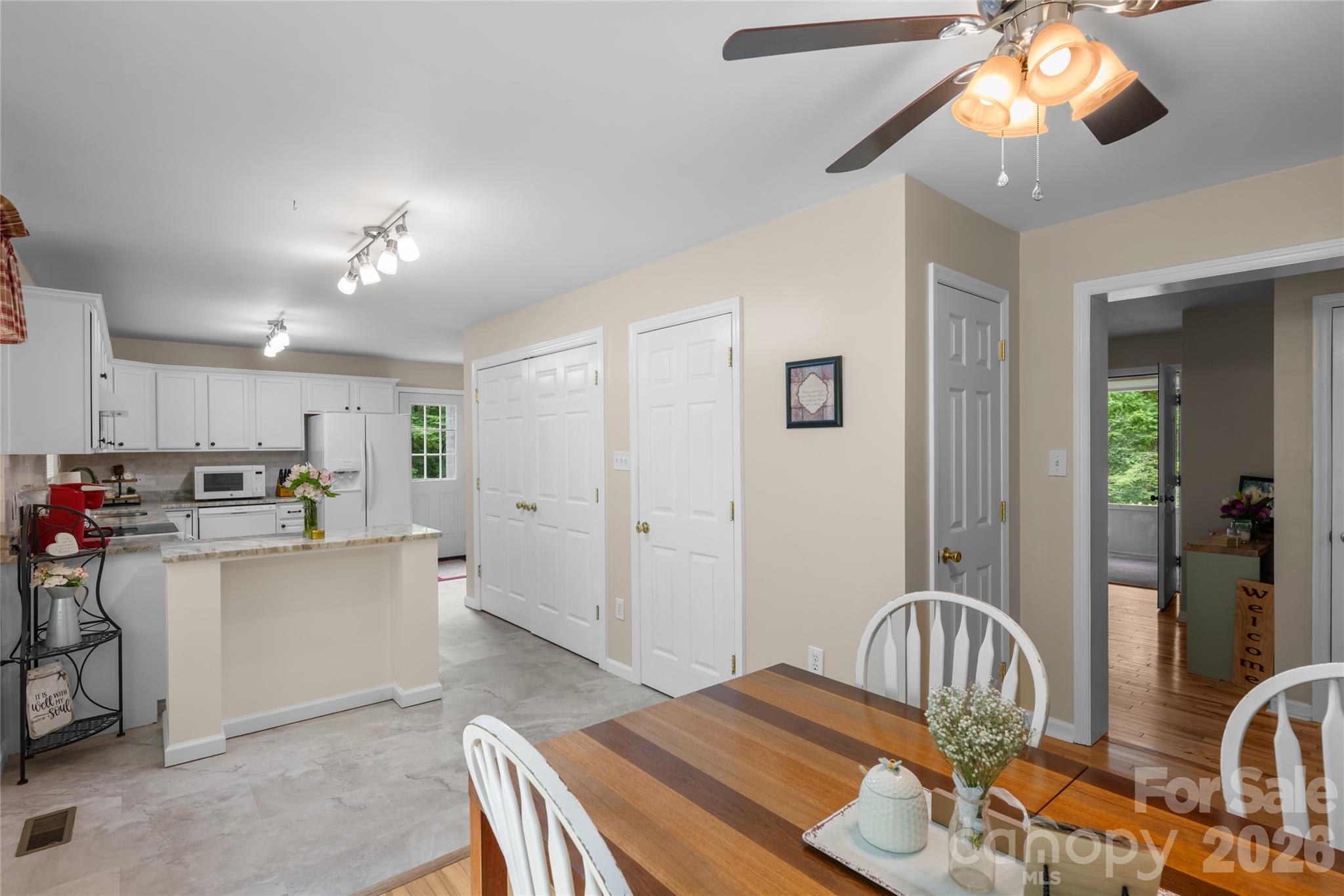 125 Round Mountain Road — Brevard