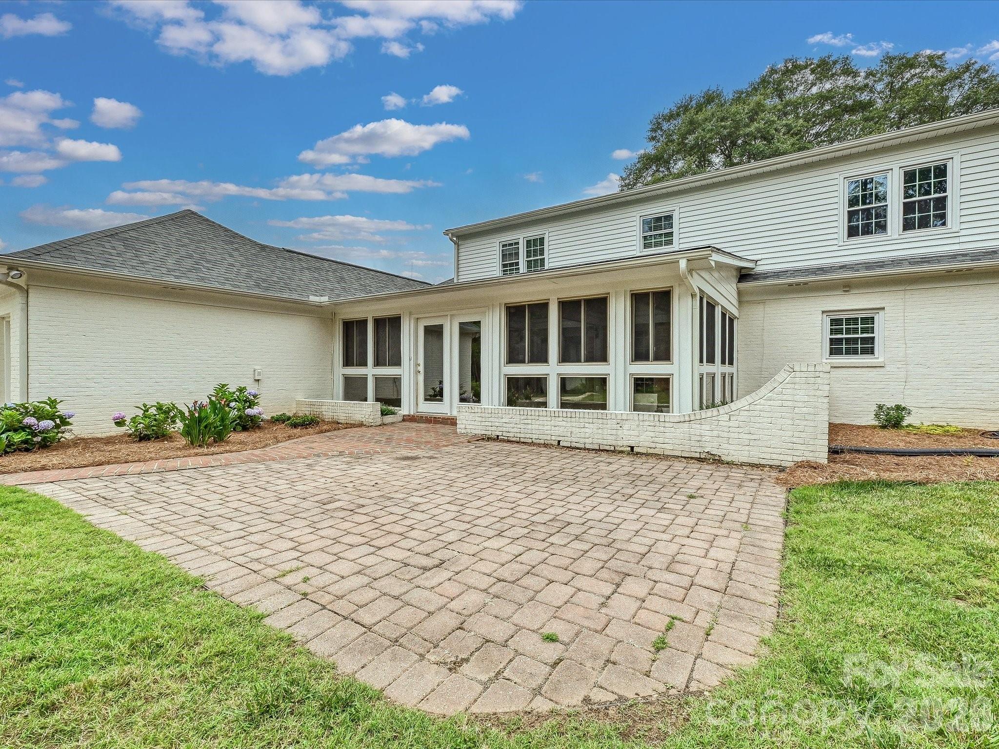 3921 River Ridge Road — Charlotte