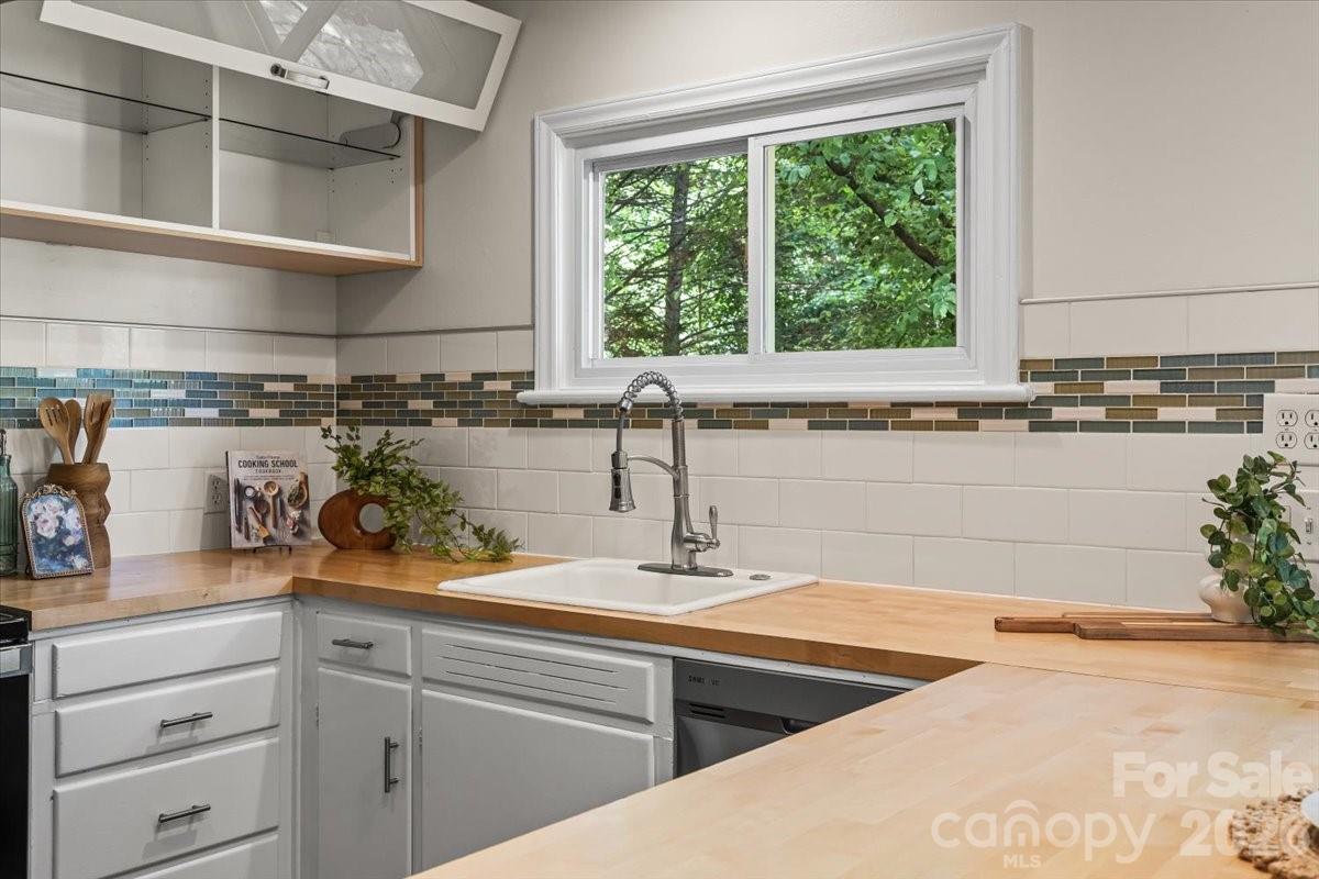 4439 Applegate Road — Charlotte