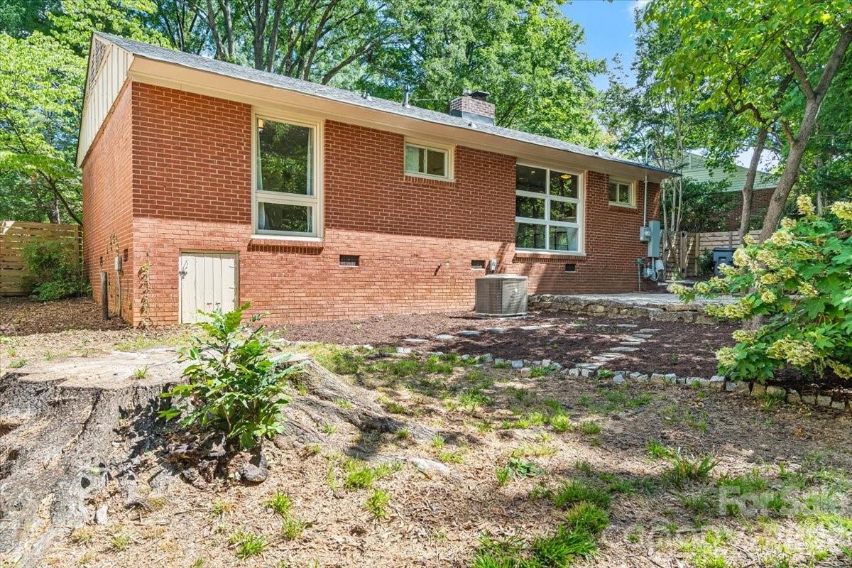 4439 Applegate Road — Charlotte