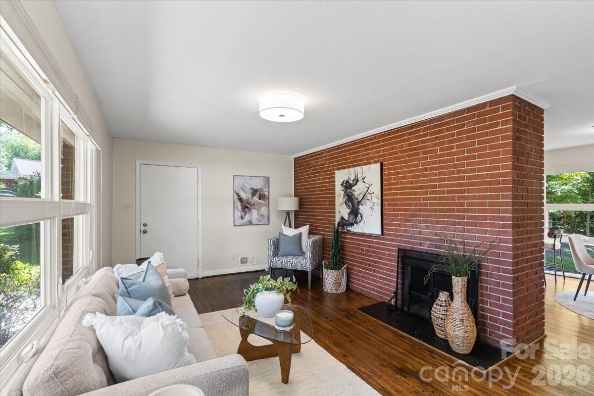 4439 Applegate Road — Charlotte