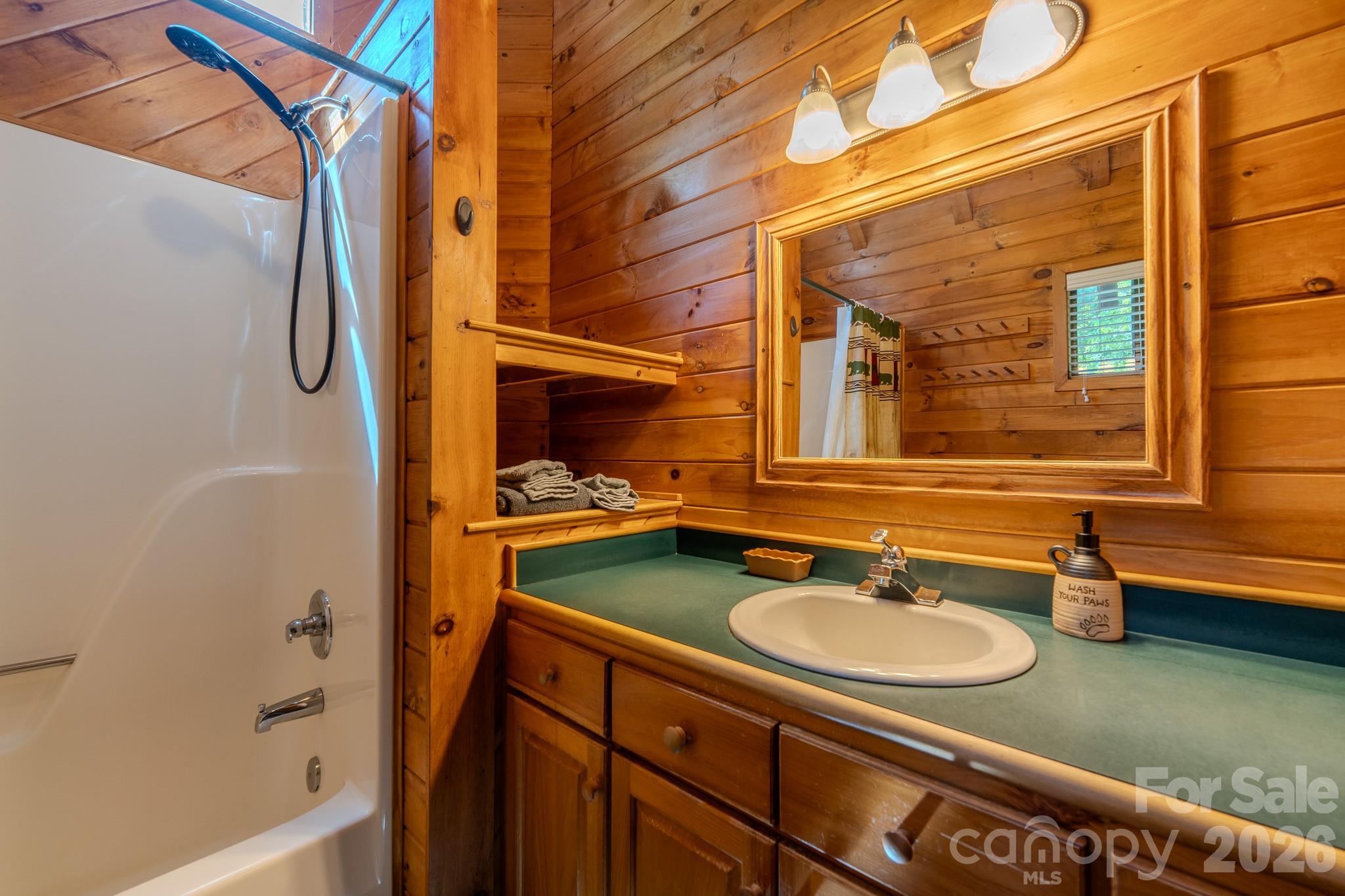 49 Creekside Loop — Spruce Pine