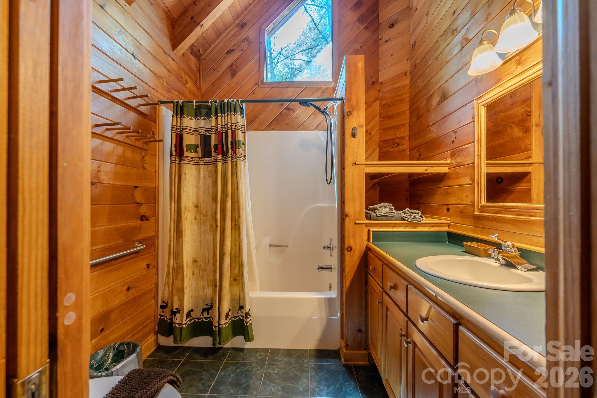 49 Creekside Loop — Spruce Pine