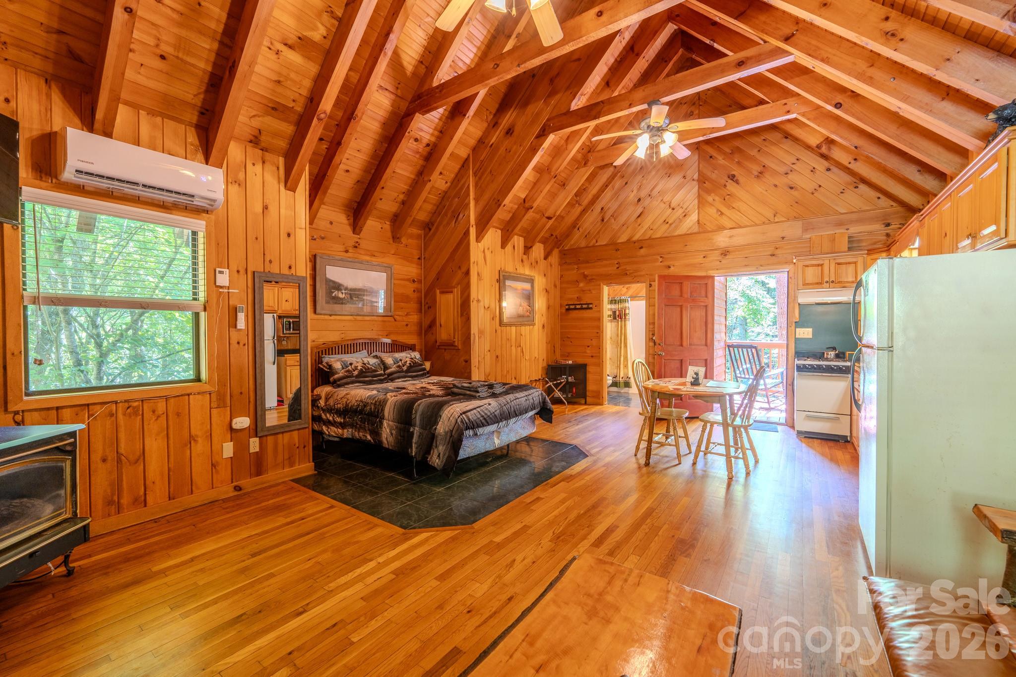 49 Creekside Loop — Spruce Pine