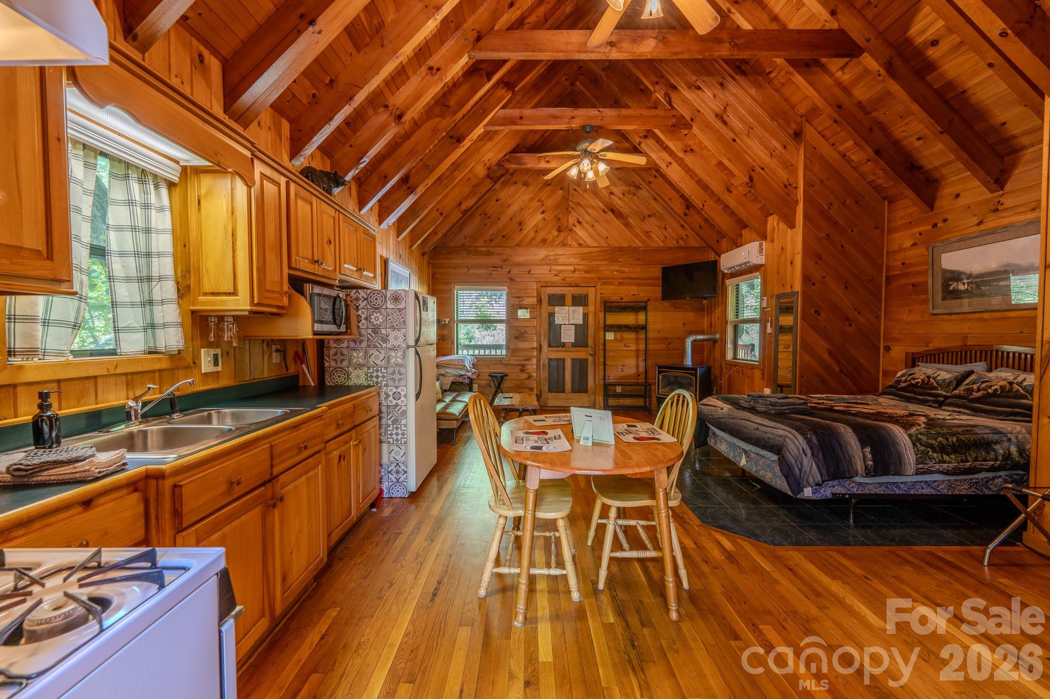49 Creekside Loop — Spruce Pine