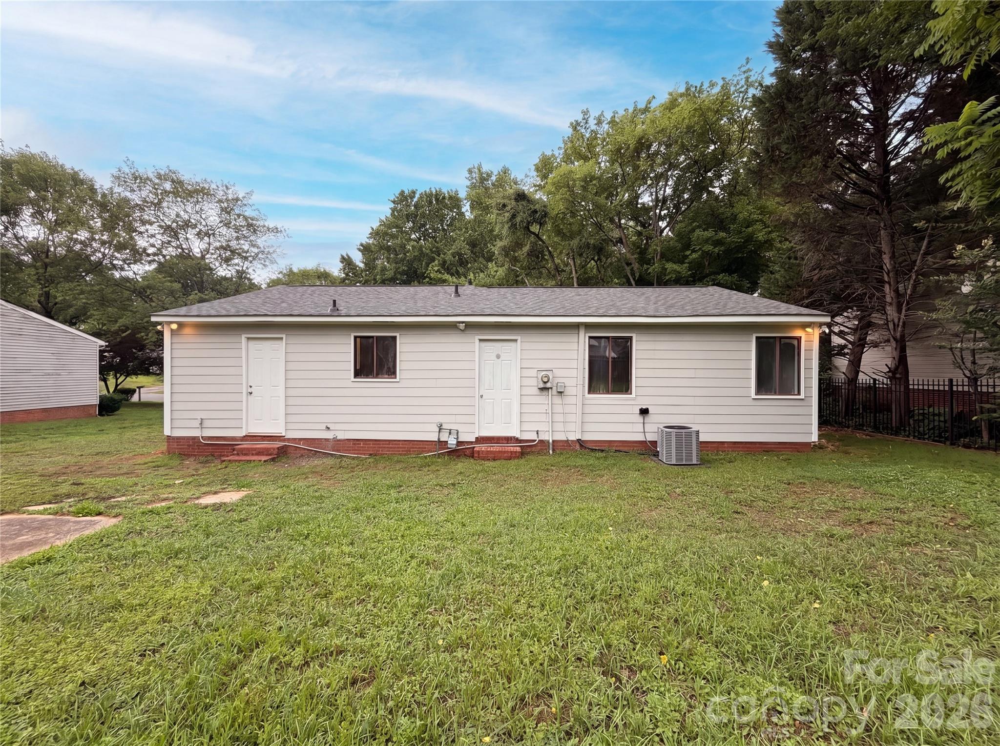 10015 Garth Wood Road — Charlotte
